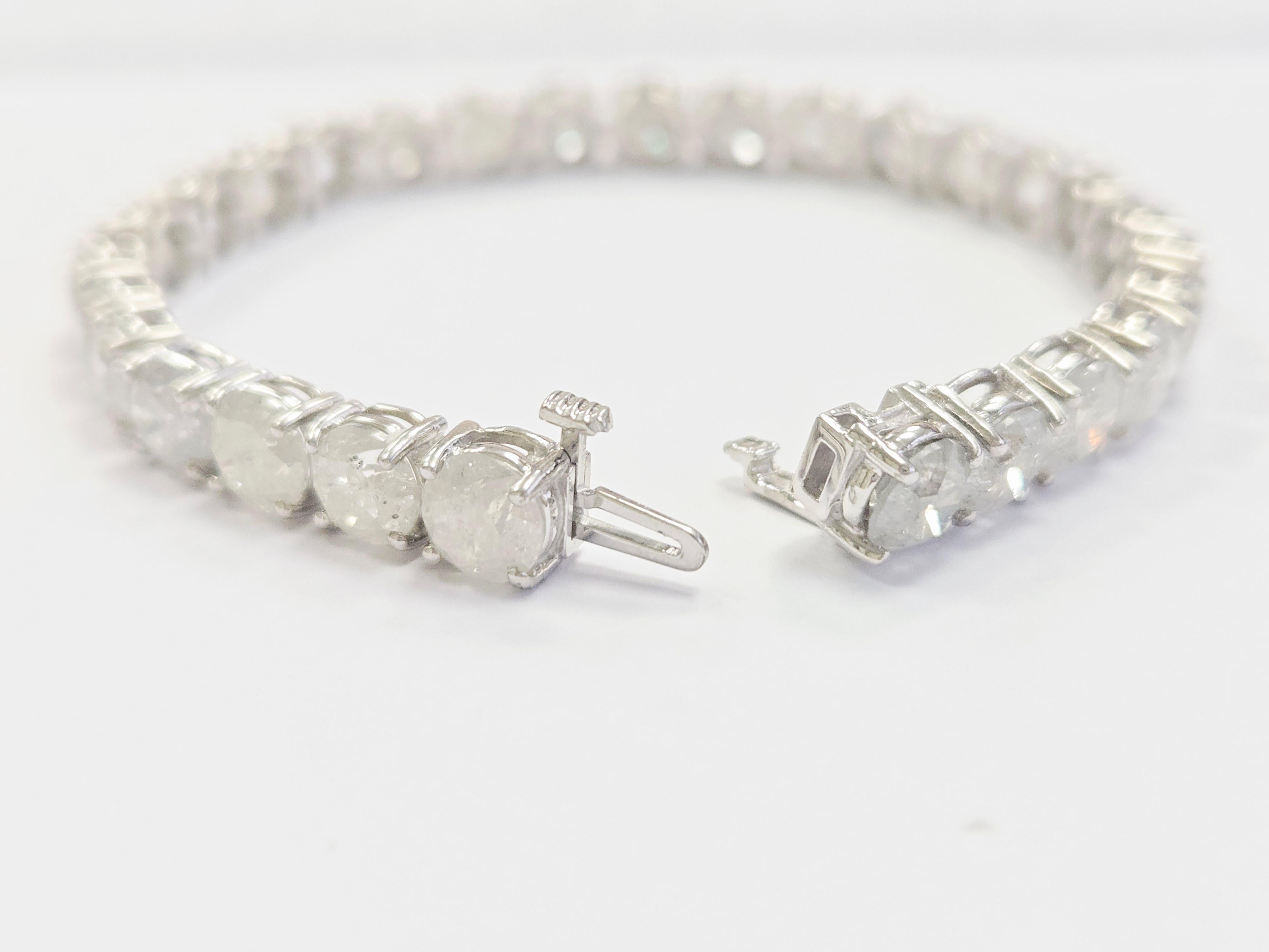 Taille brillant 29.48 Carat Natural Diamond Tennis Bracelet 14 Karat White Gold en vente