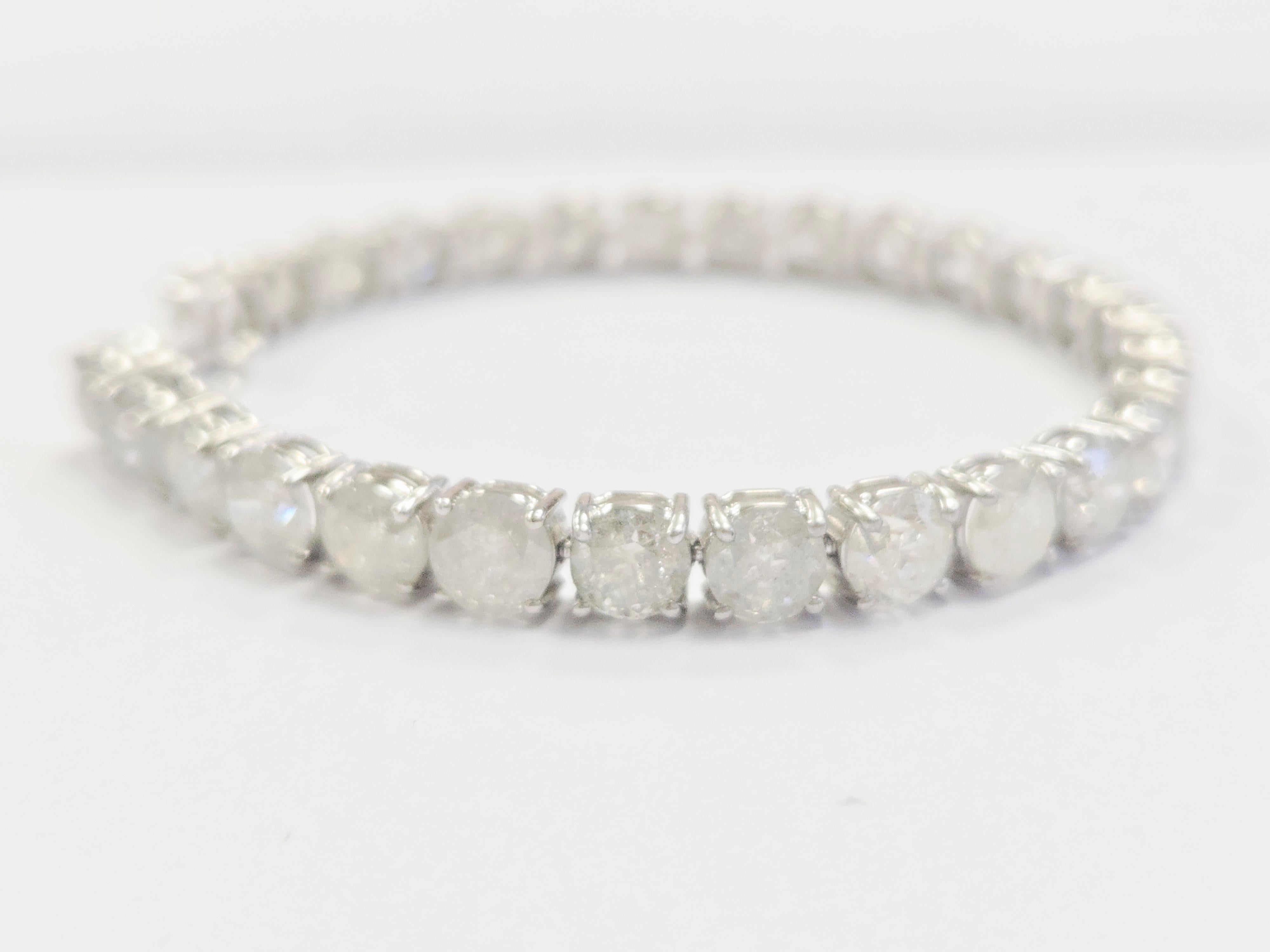 29.48 Carat Natural Diamond Tennis Bracelet 14 Karat White Gold Neuf - En vente à Great Neck Plaza, NY