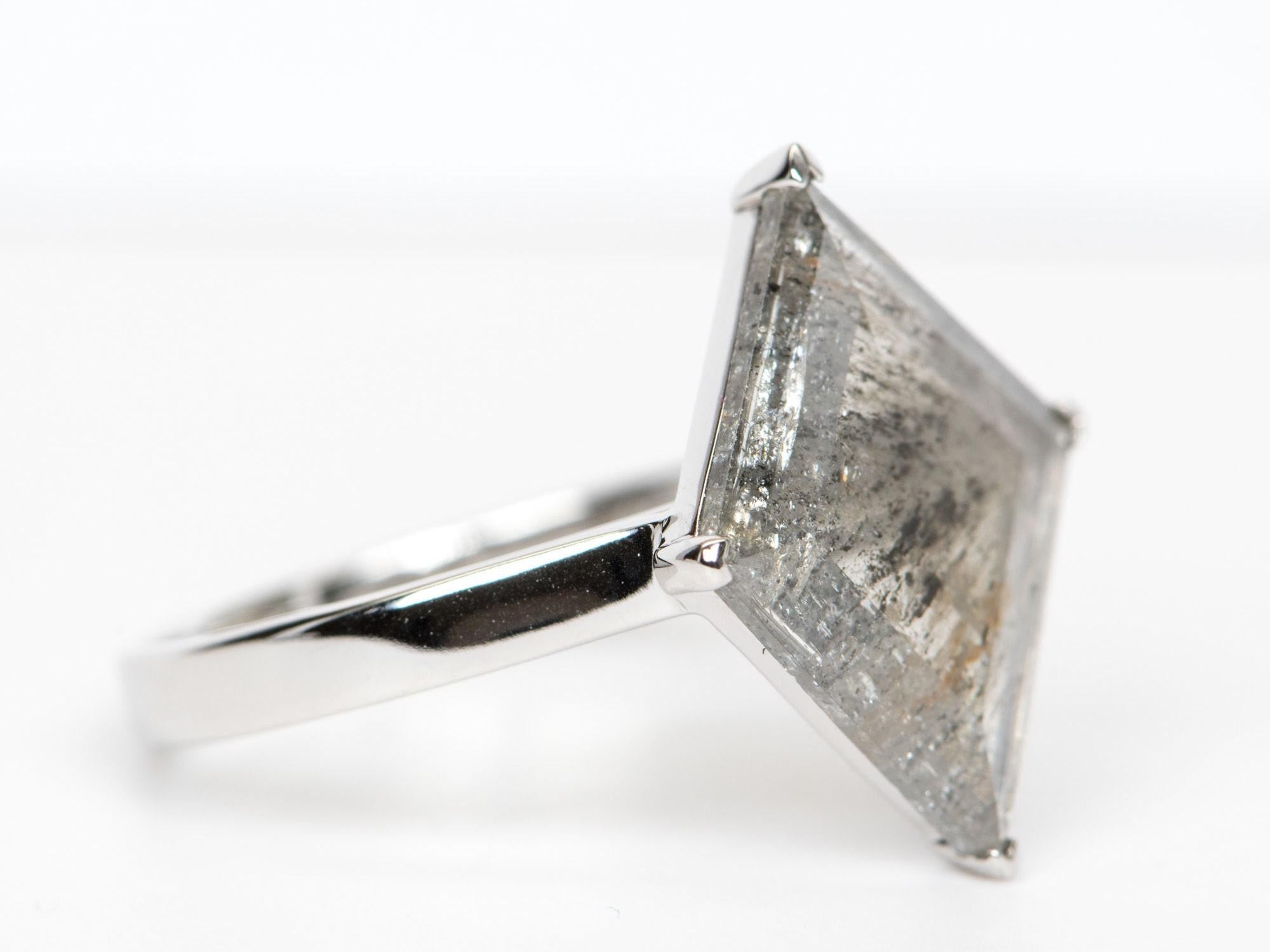 2,94 Karat Salz- und Pfeffer-Diamant 14K Weißgold Verlobungsring R6288 in Drachenform (Kiteschliff)