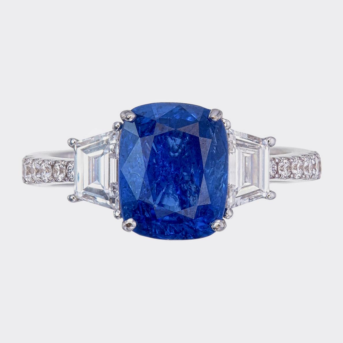 Moderno Anello con zaffiro blu e diamante da 2,95 carati in oro bianco da 18 carati in vendita