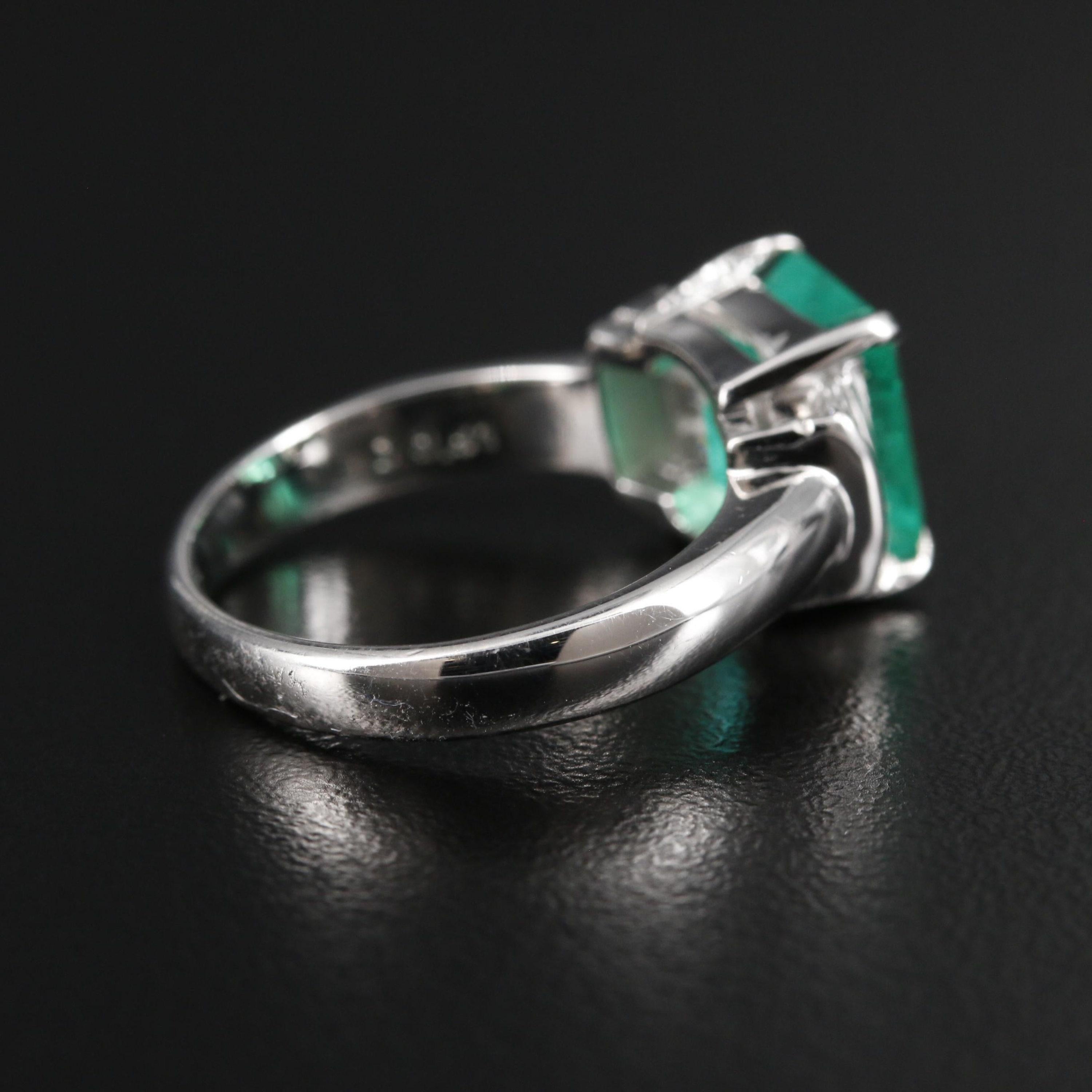 For Sale:  2.95 Carat Natural Emerald Diamond Engagement Ring Diamond Signet Wedding Ring 3