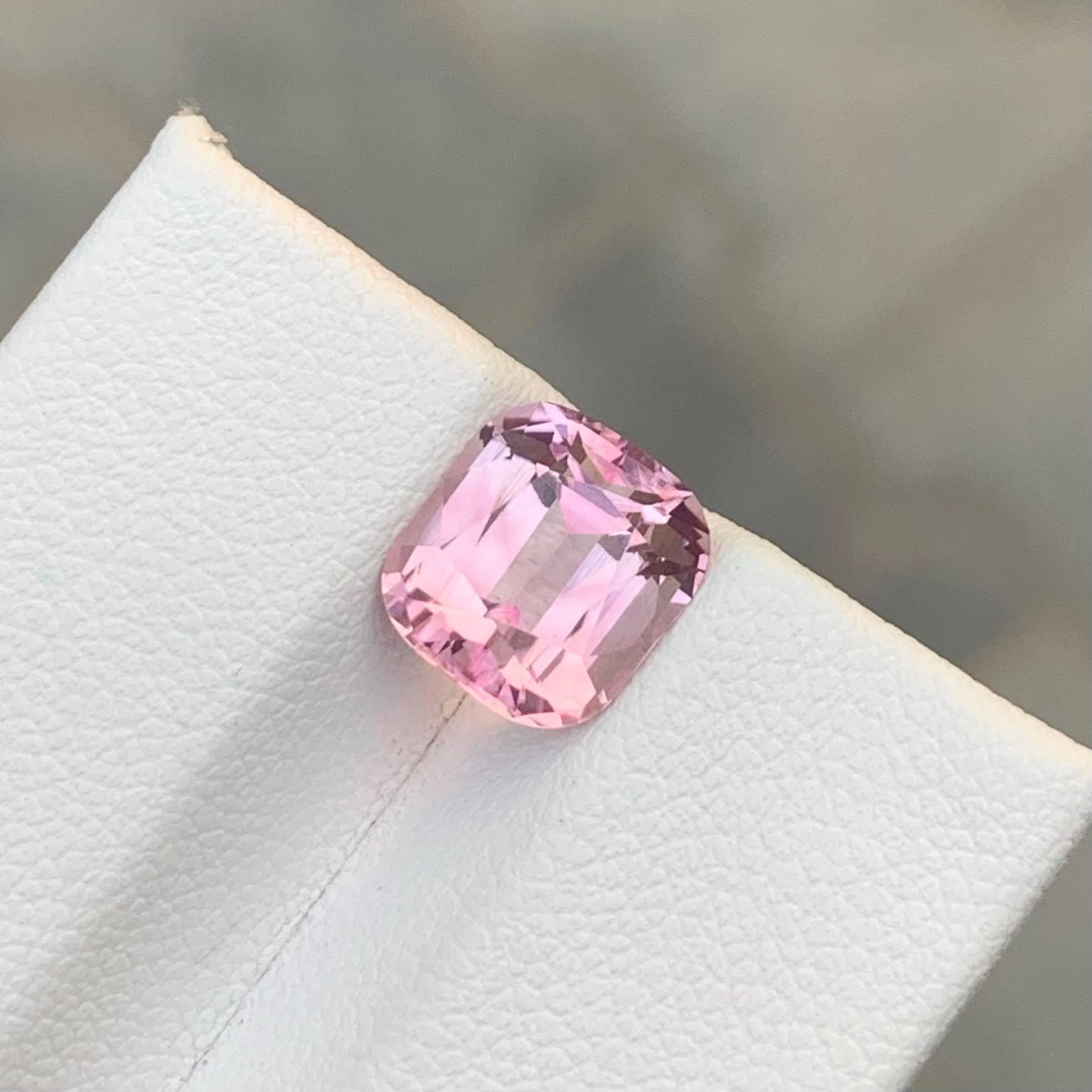 Moderne 2.95 Carat Natural Loose Baby Pink Tourmaline Stone Cushion Cut Afghan Gemstone (pierre précieuse afghane) en vente