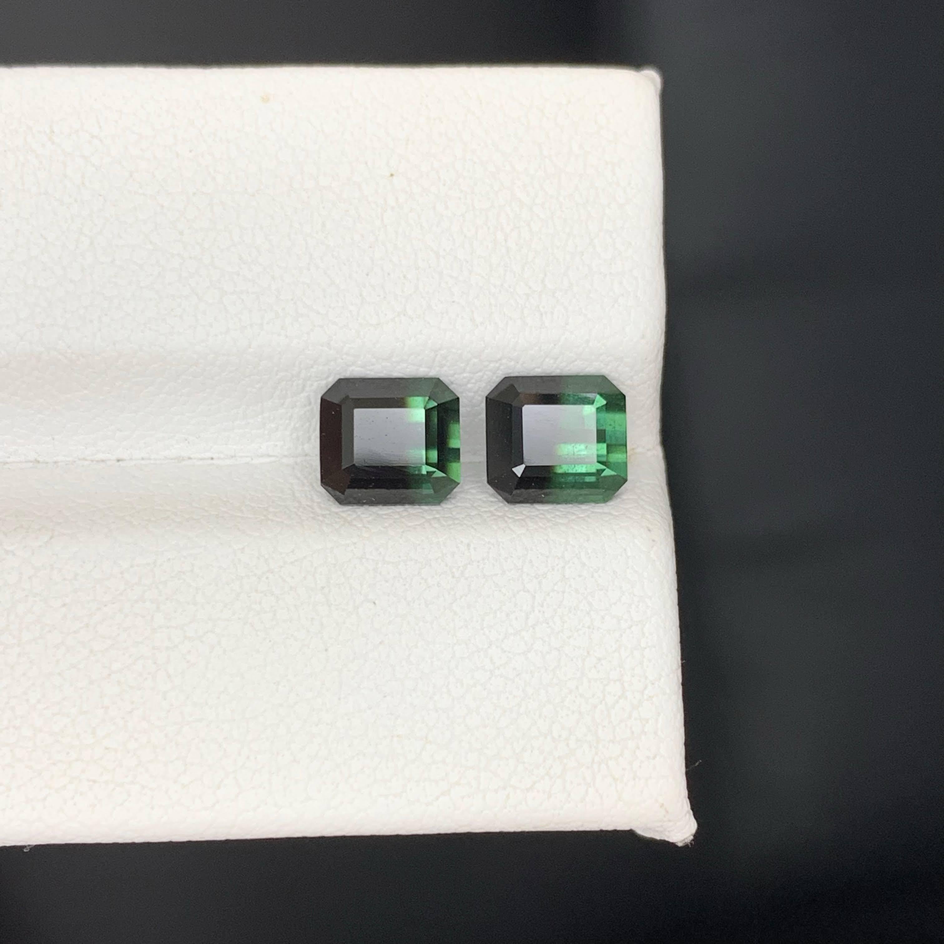 Peso 2,95 quilates 
Dimensiones 6,2x5,7x4,7 mm
Tratamiento Ninguno 
Origen Pakistán 
Claridad SI
Forma Corte Esmeralda 




Esta Pareja de Turmalinas Bicolores Sueltas Naturales de 2,95 Quilates muestra una asombrosa mezcla de tonos vibrantes, con