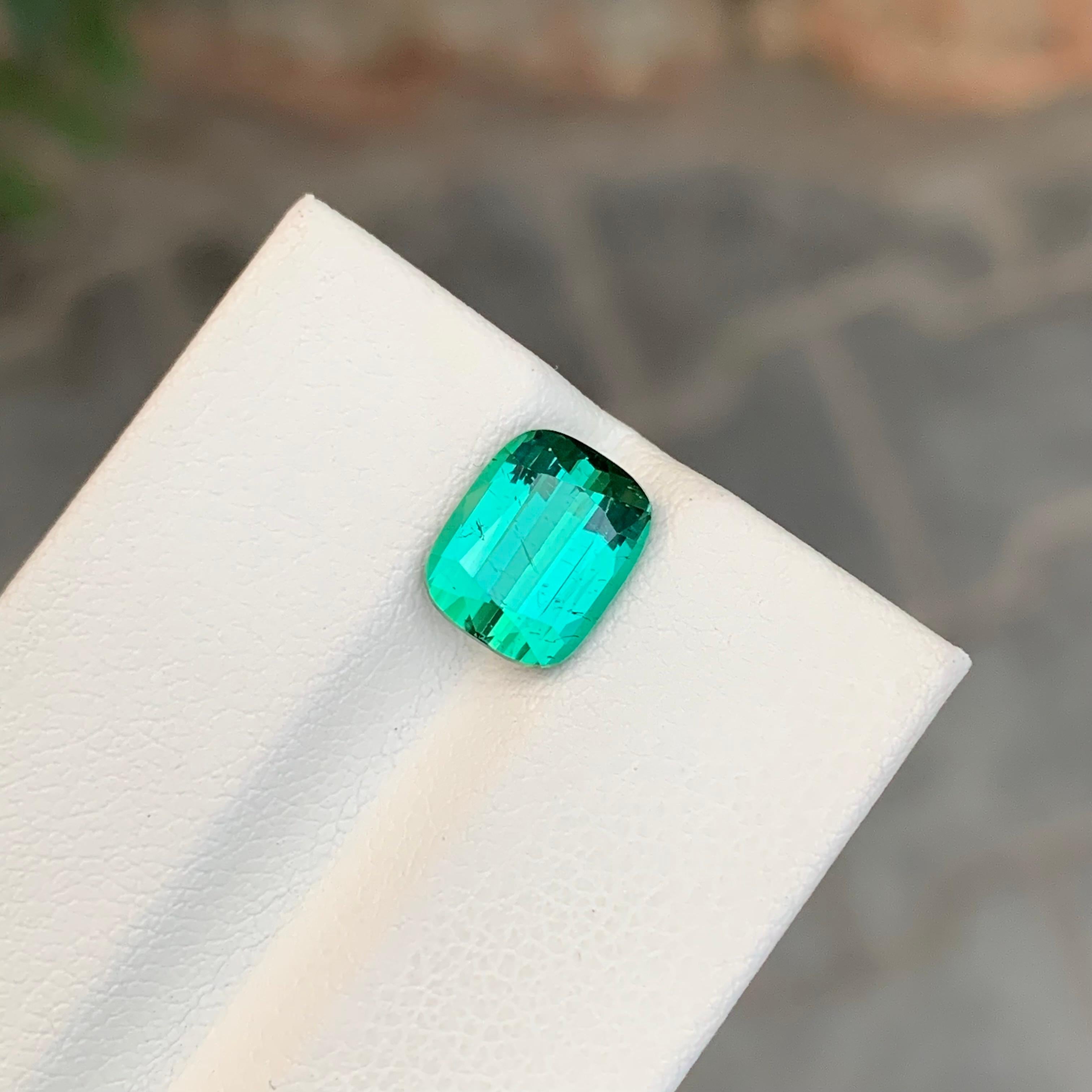 Turmalina verde azul facetada

Peso: 2,95 quilates
Dimensión:  9.2 x 7.4 x 5.2 Mm
Color: Azul Verde
Tratamiento: No
Certificado: A petición del cliente
Forma: Cojín


La turmalina es una piedra preciosa cautivadora conocida por su notable variedad
