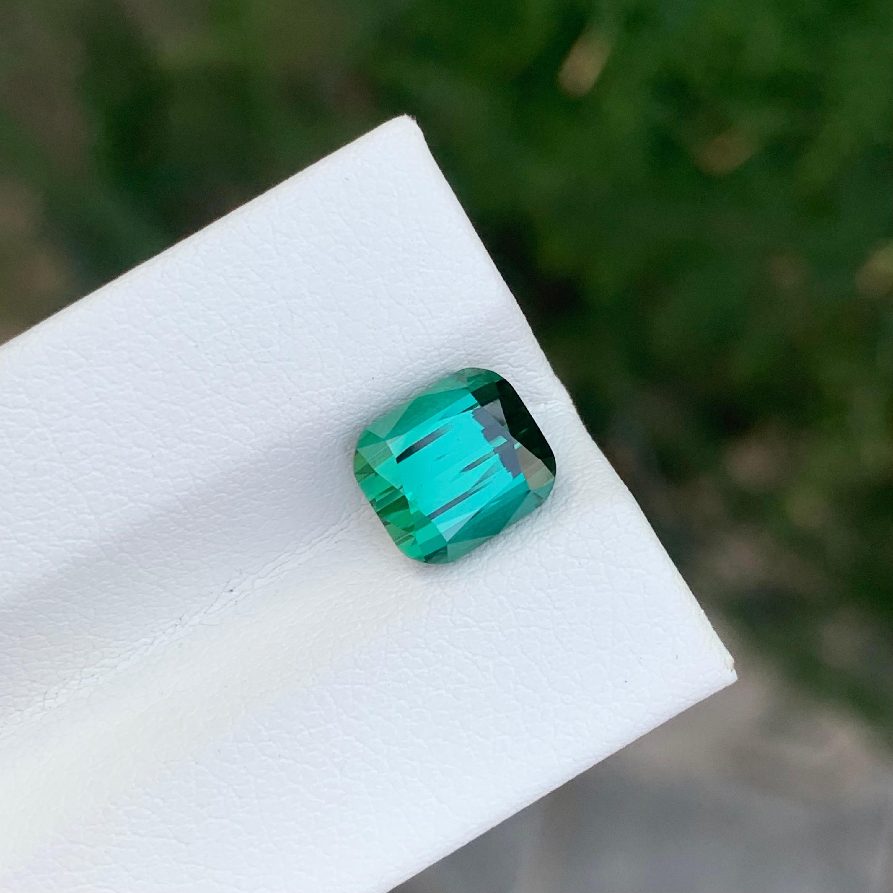Arts and Crafts 2.95 Carat Natural Loose Blue Green Tourmaline Cushion Shape Gemstone (Tourmaline bleue verte en forme de coussin) en vente