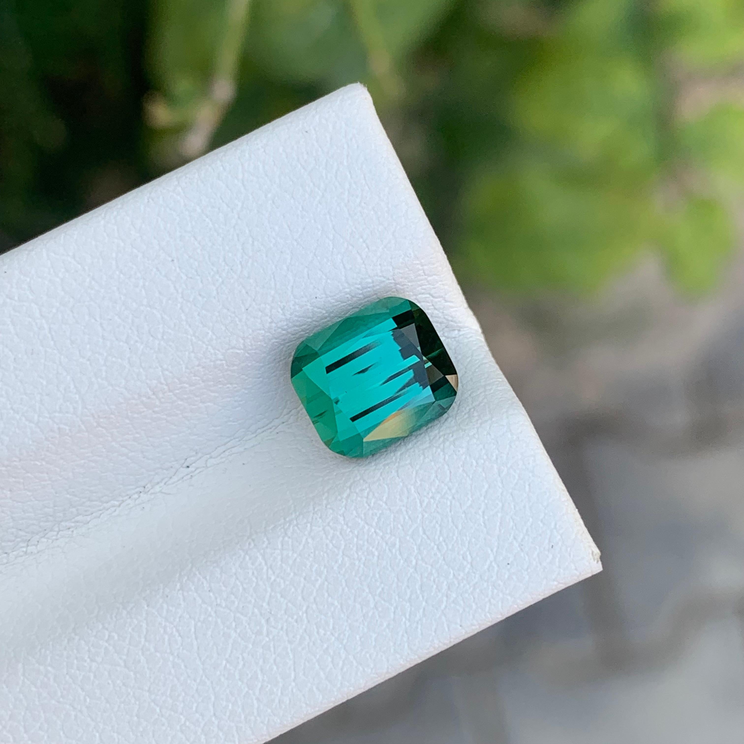 2.95 Carat Natural Loose Blue Green Tourmaline Cushion Shape Gemstone (Tourmaline bleue verte en forme de coussin) Unisexe en vente