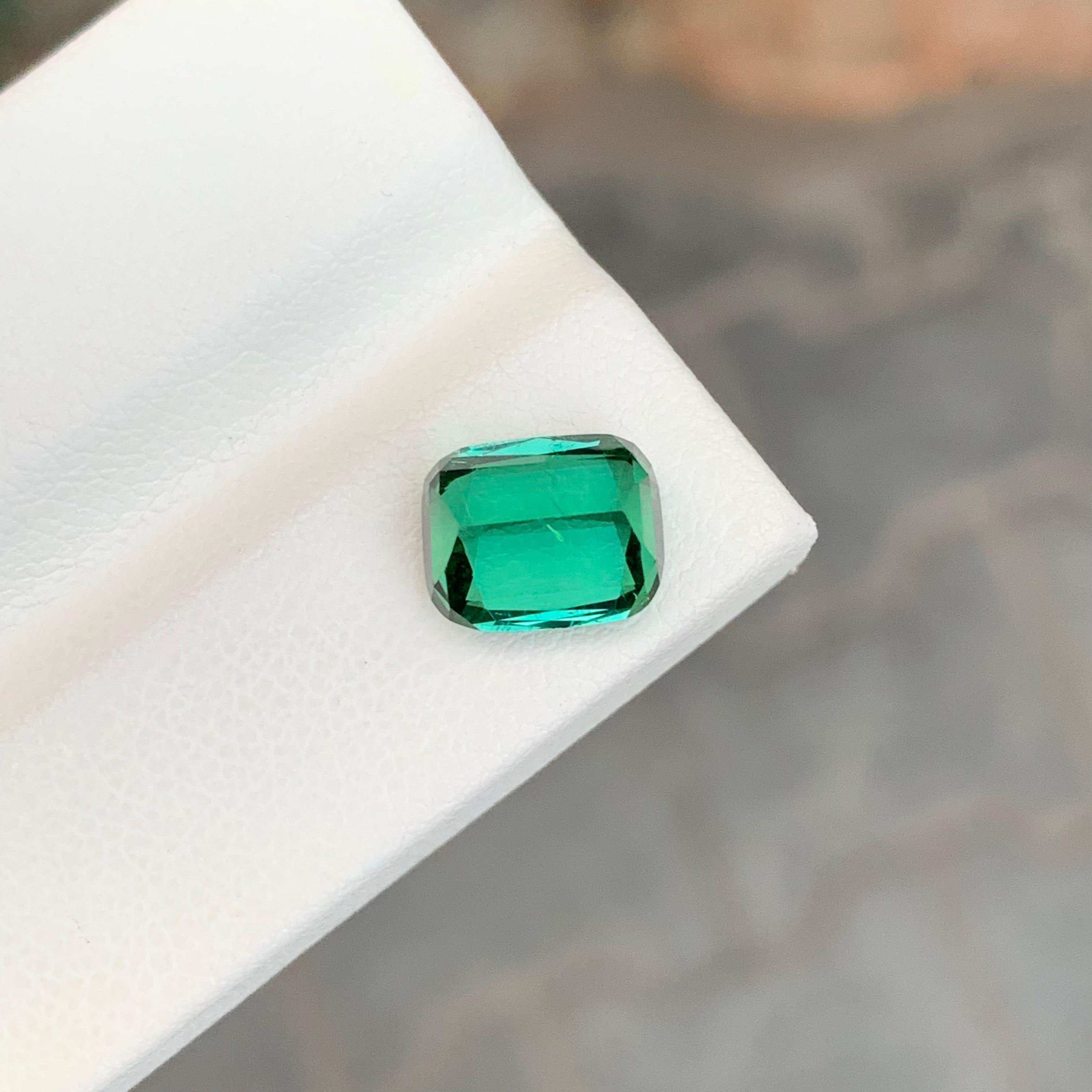 Gema natural suelta de turmalina verde azul de 2.95 quilates en forma de cojín en venta 1