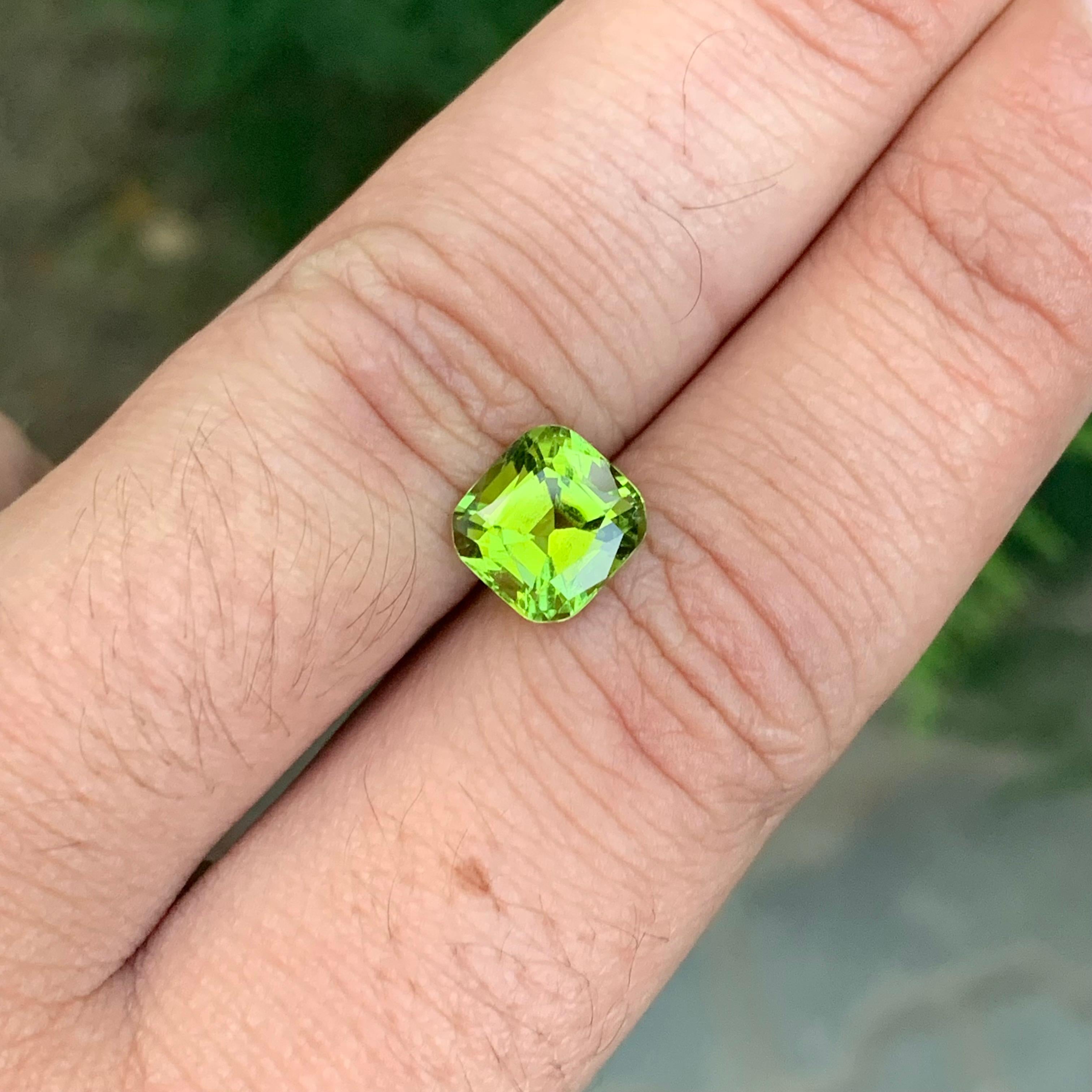 2.95 Carat Natural Loose Green Tourmaline Cushion Shape Gem en vente 4