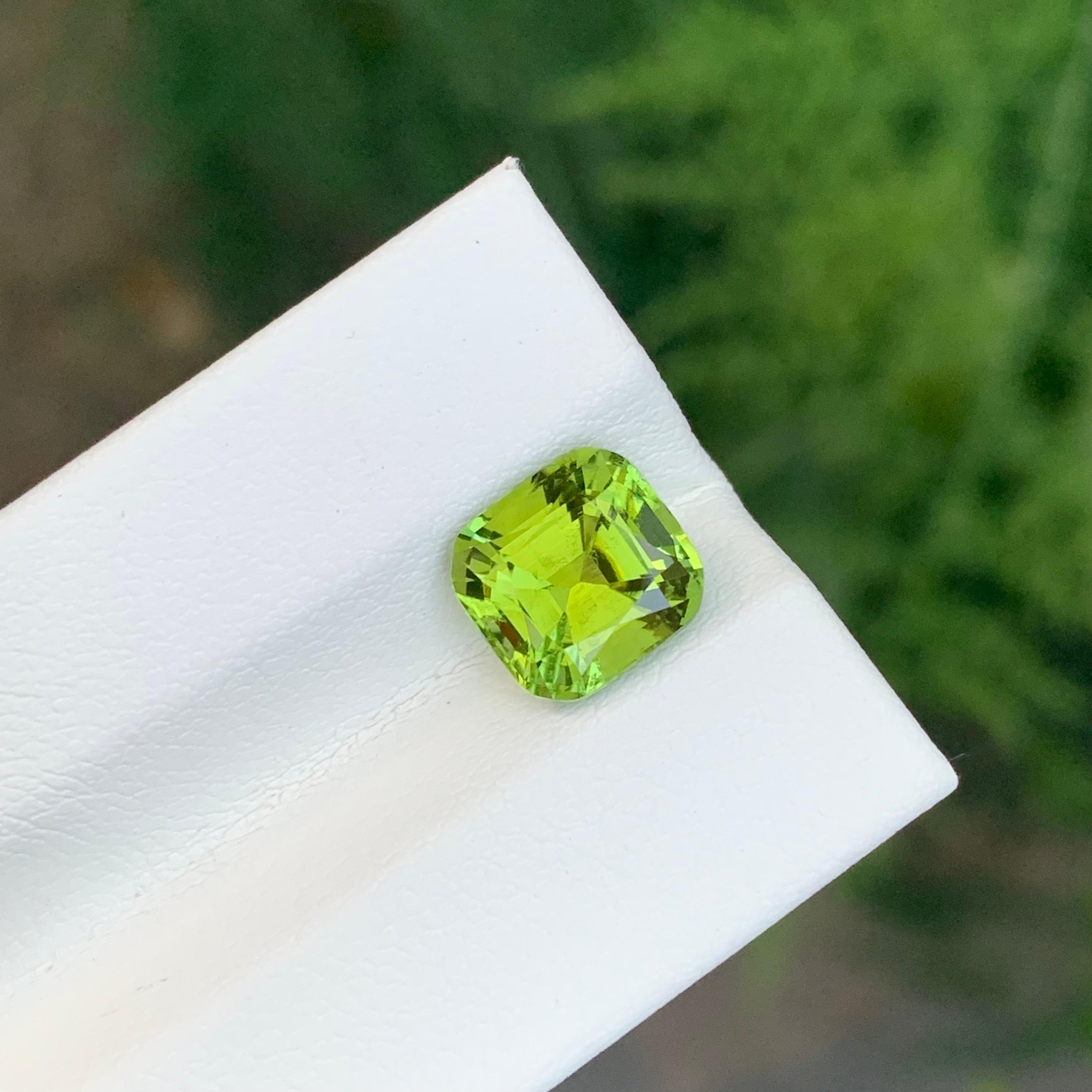 Arts and Crafts 2.95 Carat Natural Loose Green Tourmaline Cushion Shape Gem en vente