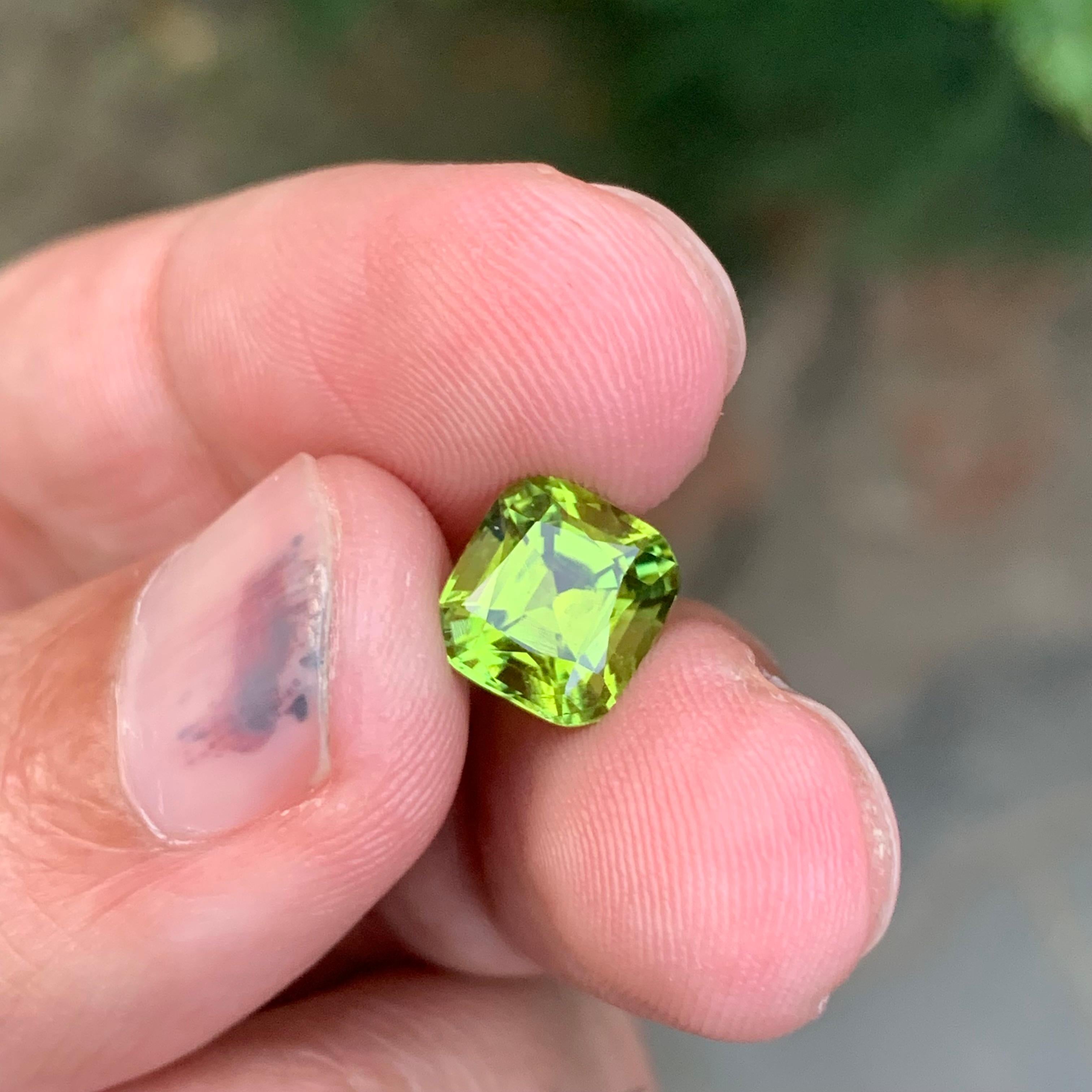 2.95 Carat Natural Loose Green Tourmaline Cushion Shape Gem en vente 1
