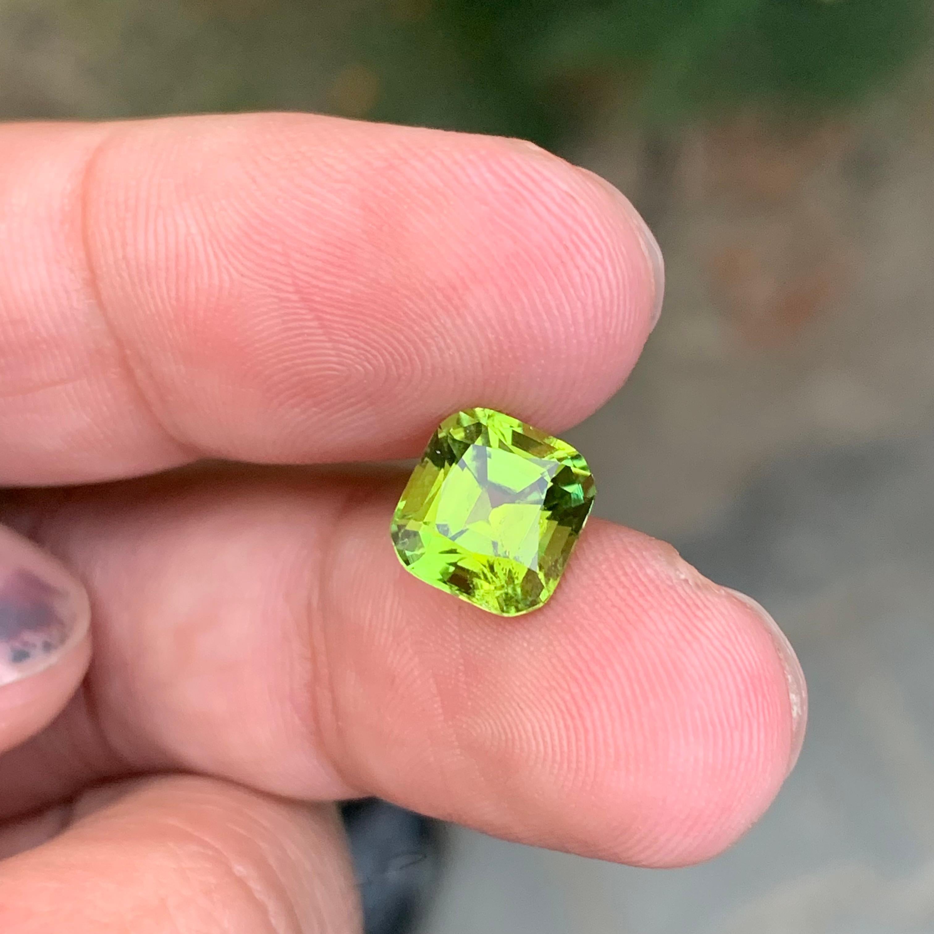 2.95 Carat Natural Loose Green Tourmaline Cushion Shape Gem en vente 2