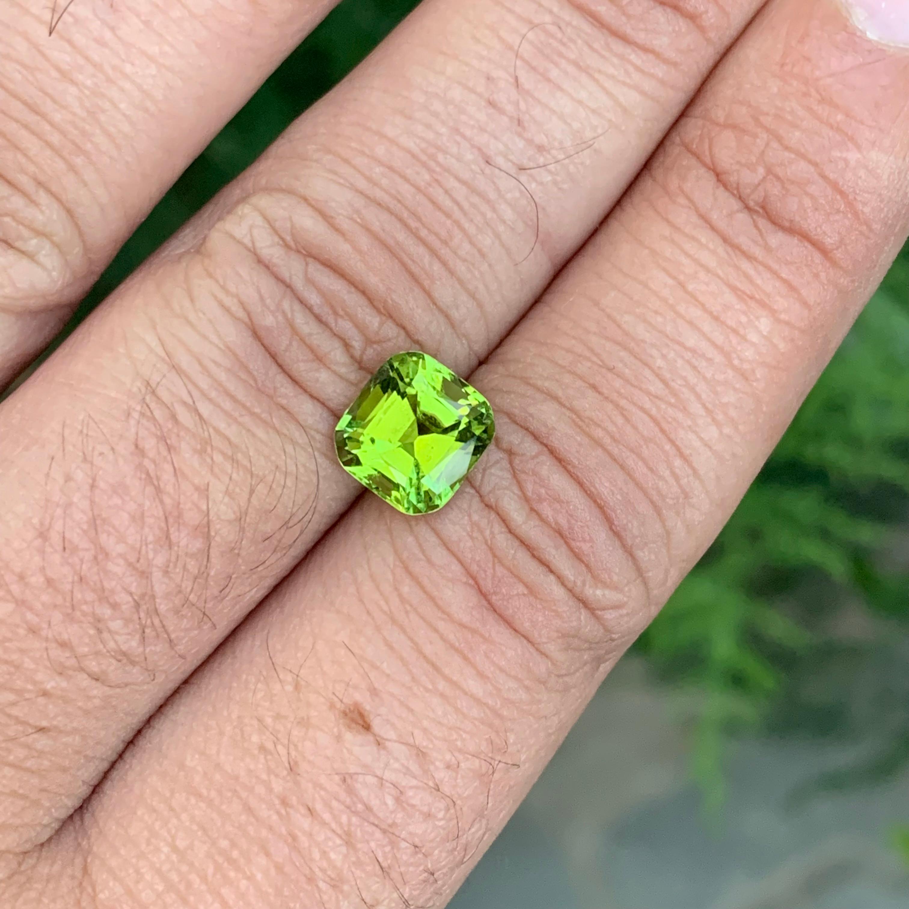2.95 Carat Natural Loose Green Tourmaline Cushion Shape Gem en vente 3