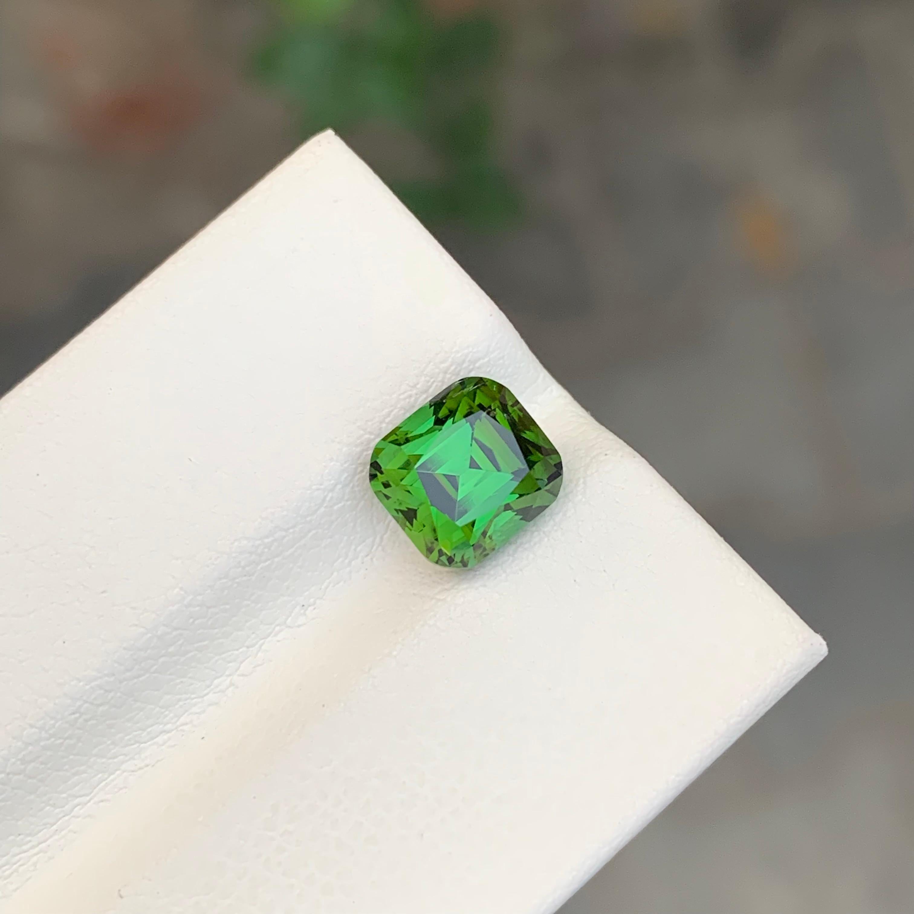 Taglio cuscino 2.95 carati di tormalina verde sciolta naturale a forma di cuscino in vendita