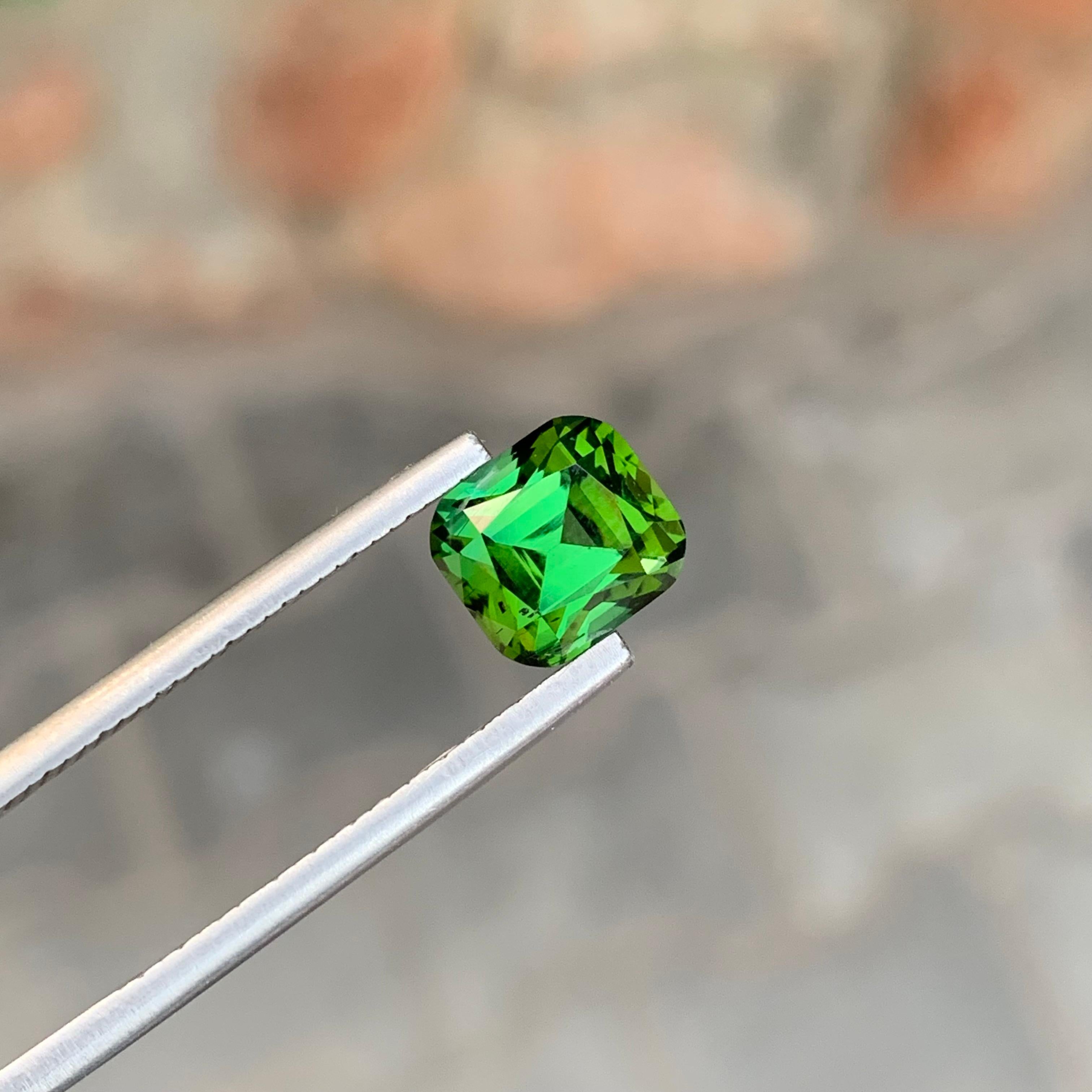 2.95 carati di tormalina verde sciolta naturale a forma di cuscino in vendita 3