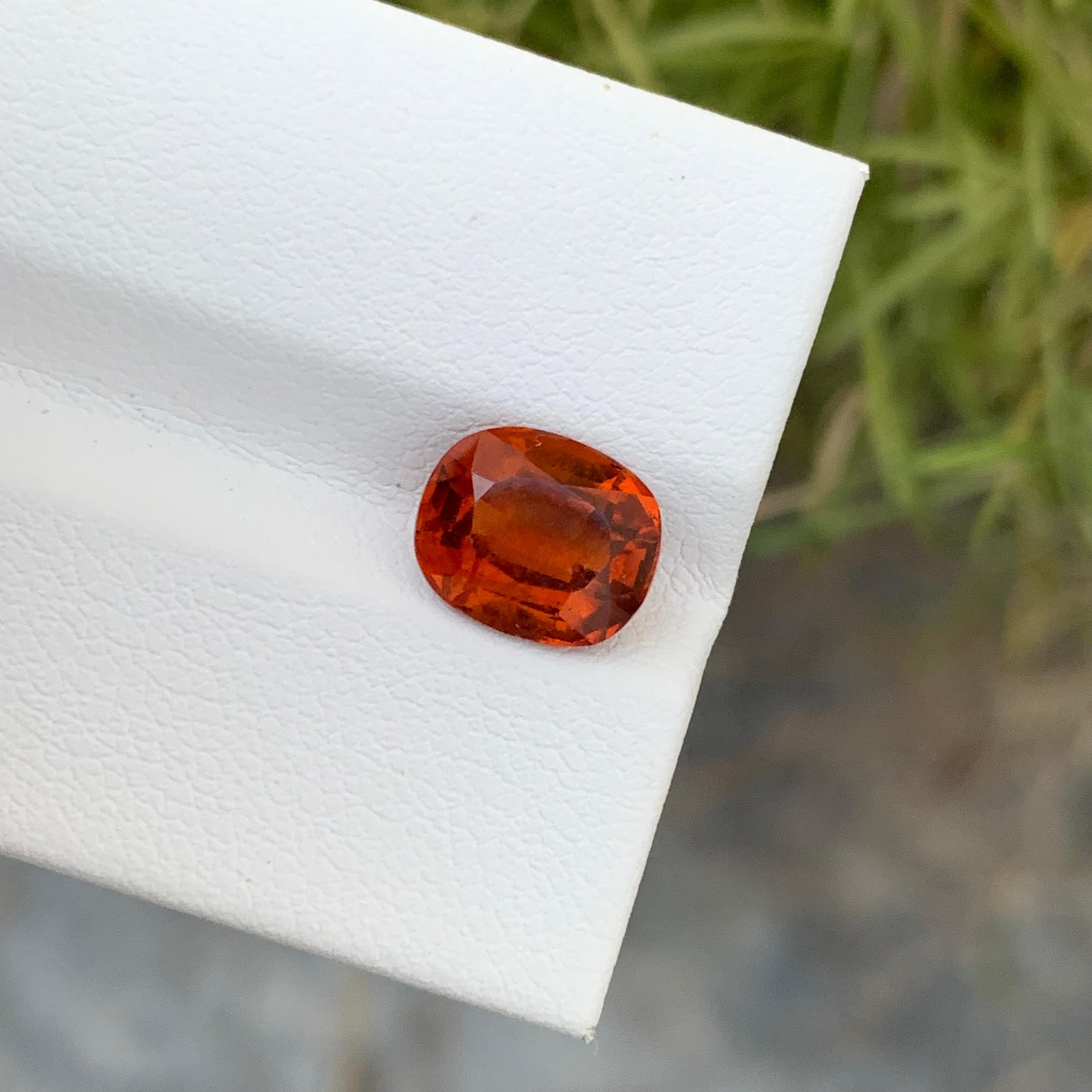 Garnet hessonite naturel non serti de 2,95 carats de forme ovale pour la fabrication de bijoux Unisexe en vente