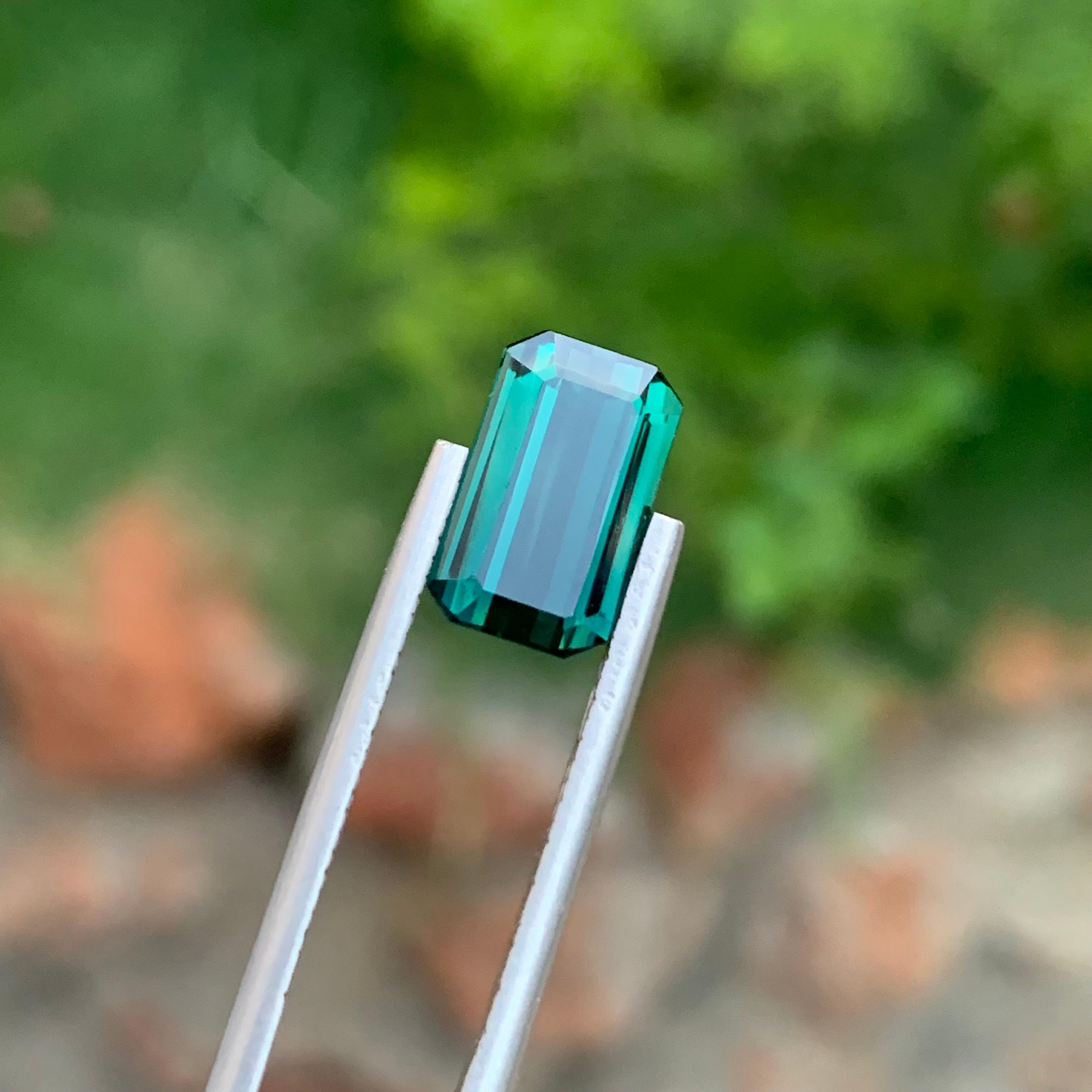 2.95 Karat Natürlicher loser Indicolith Turmalin Smaragd Form Edelstein für Schmuck im Zustand „Neu“ im Angebot in Peshawar, PK