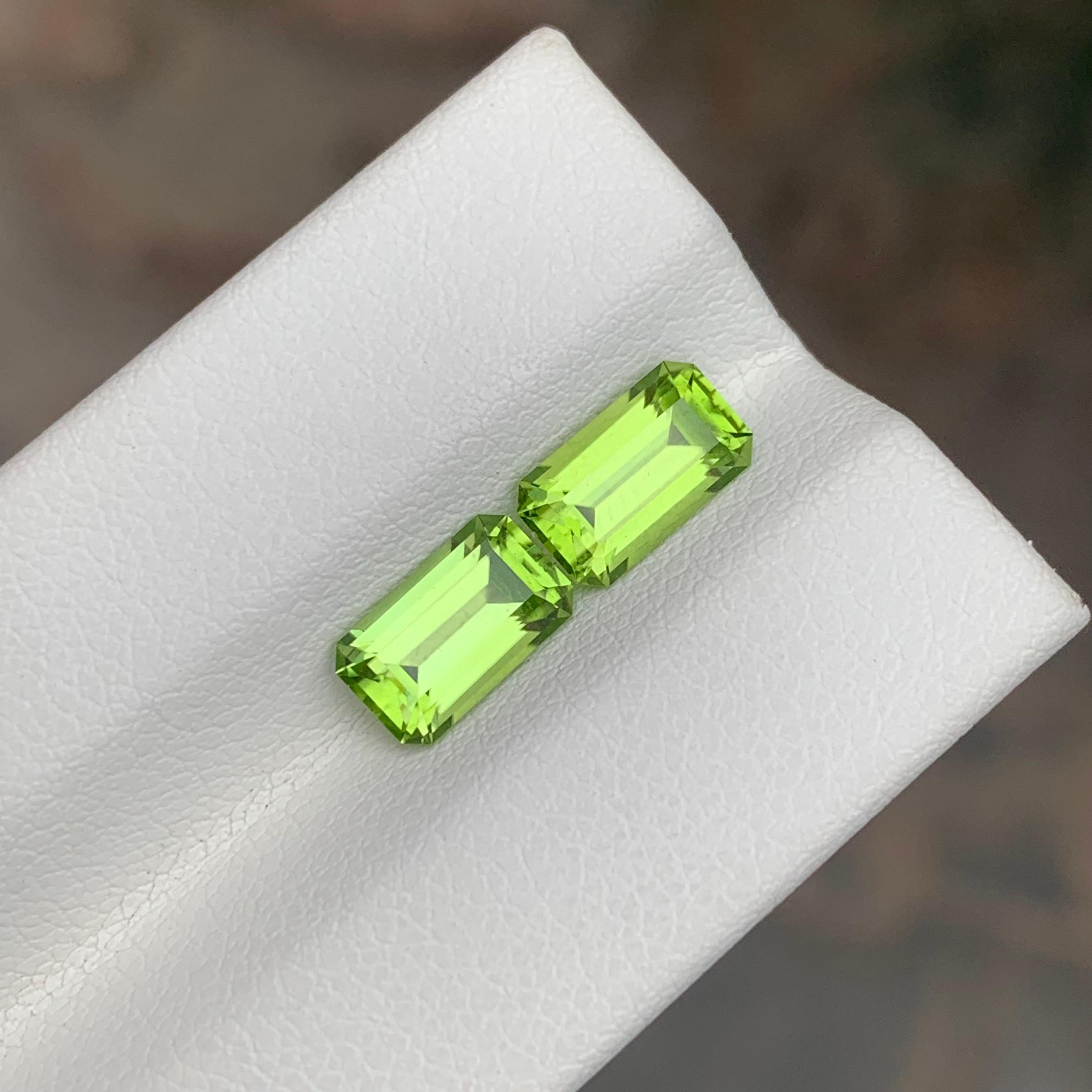 Paire de péridots en vrac 

Poids : 2,95 carats
Dimension : 8,5 x 4,9 x 3,9 Mm Et 
                   8.4 x 5 x 3.7 Mm 
Origine : Pakistan
Forme : Émeraude 
Couleur : Vert
Traitement : Non

Le péridot pakistanais est une variété étonnante de la