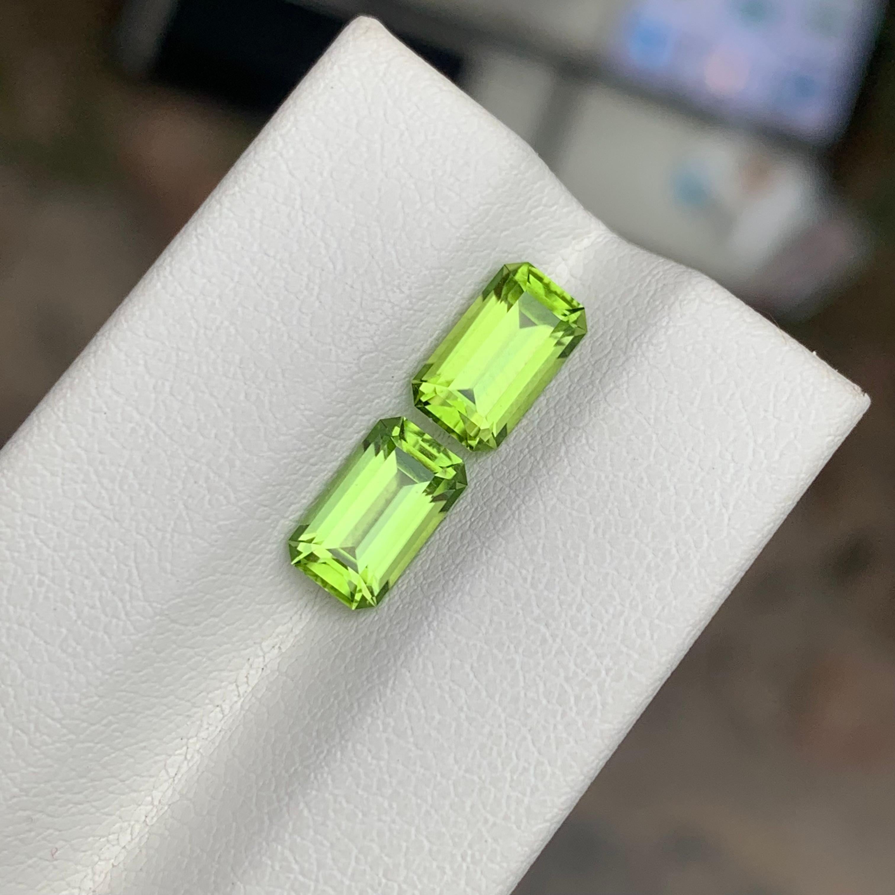 2.95 Carat Natural Loose Peridot Matching Pairs en vente 1