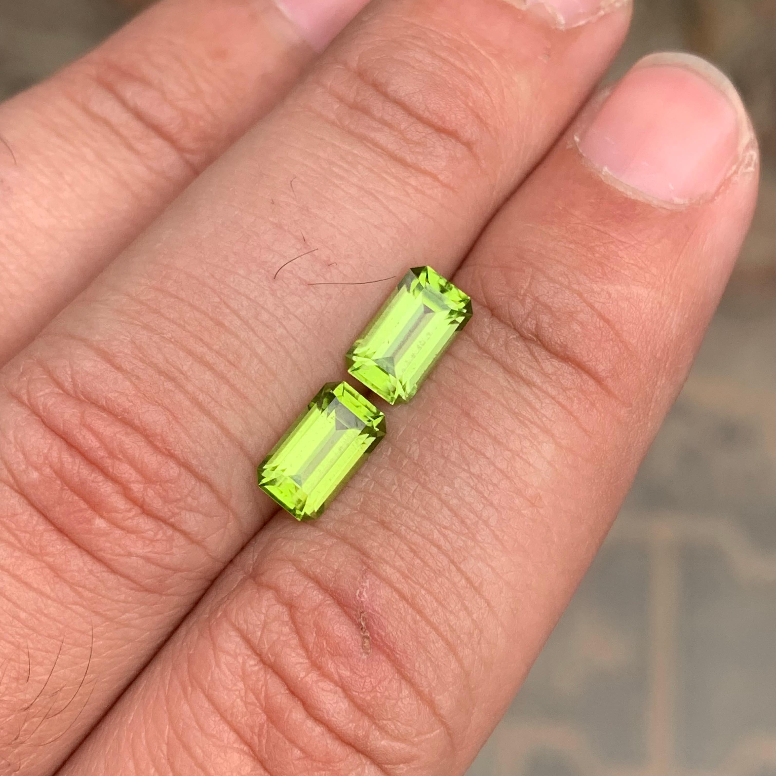 2.95 Carat Natural Loose Peridot Matching Pairs en vente 2