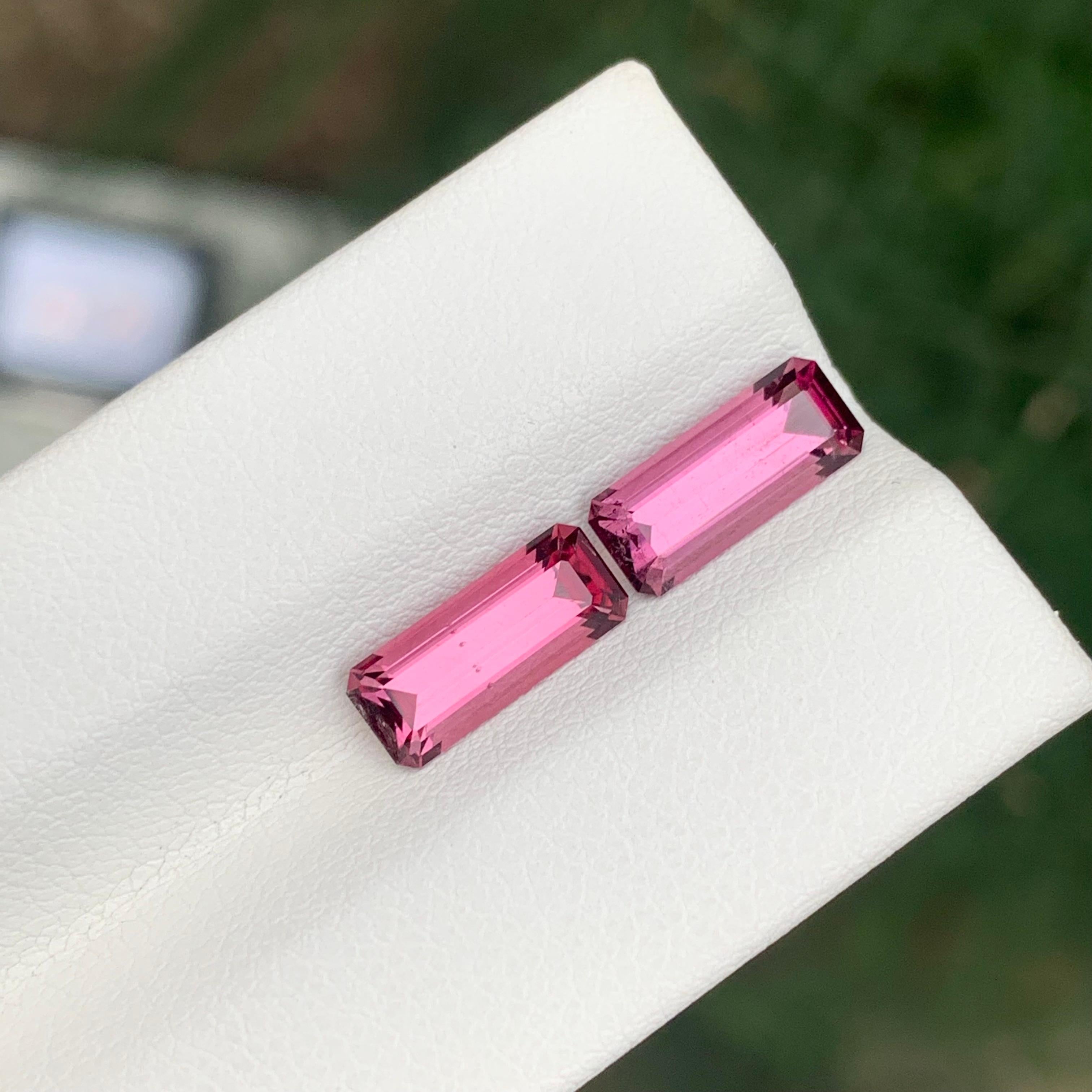 Arts and Crafts 2.95 Carat Natural Loose Pink Tourmaline Pair Emerald Shape Gemstone (pierre précieuse en forme d'émeraude) en vente