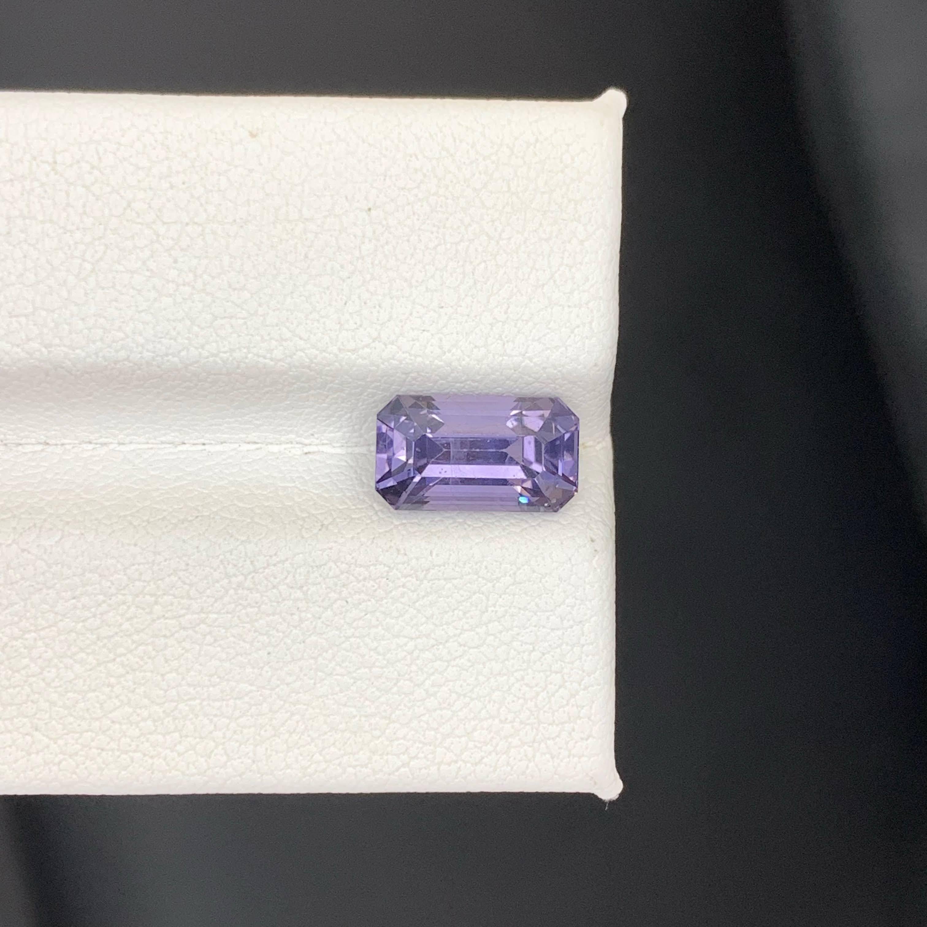 2,95 Karat natürlicher loser lila Spinell Stein Smaragdschliff tansanischer Edelstein im Zustand „Neu“ im Angebot in Bangkok, TH