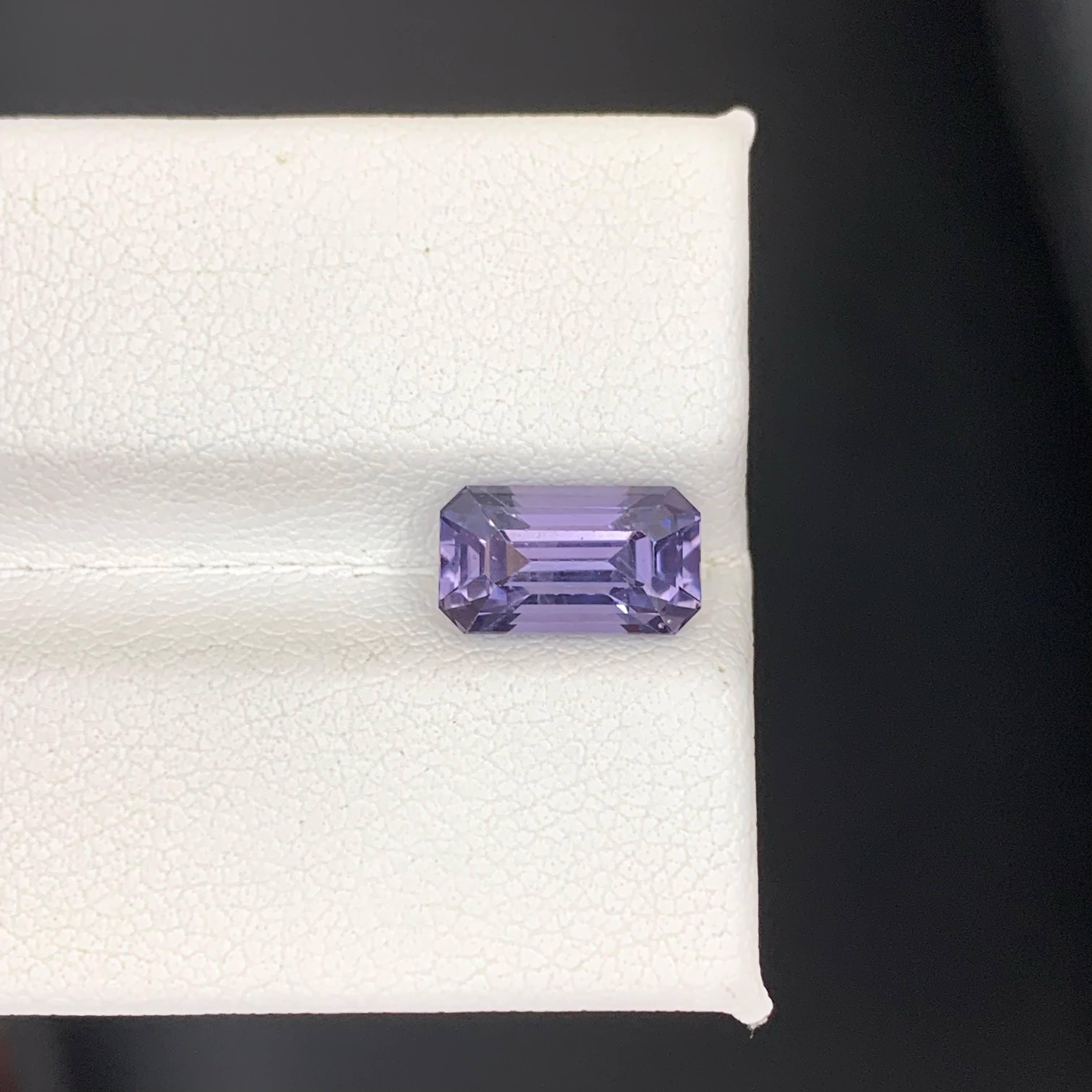 2,95 Karat natürlicher loser lila Spinell Stein Smaragdschliff tansanischer Edelstein im Angebot 2