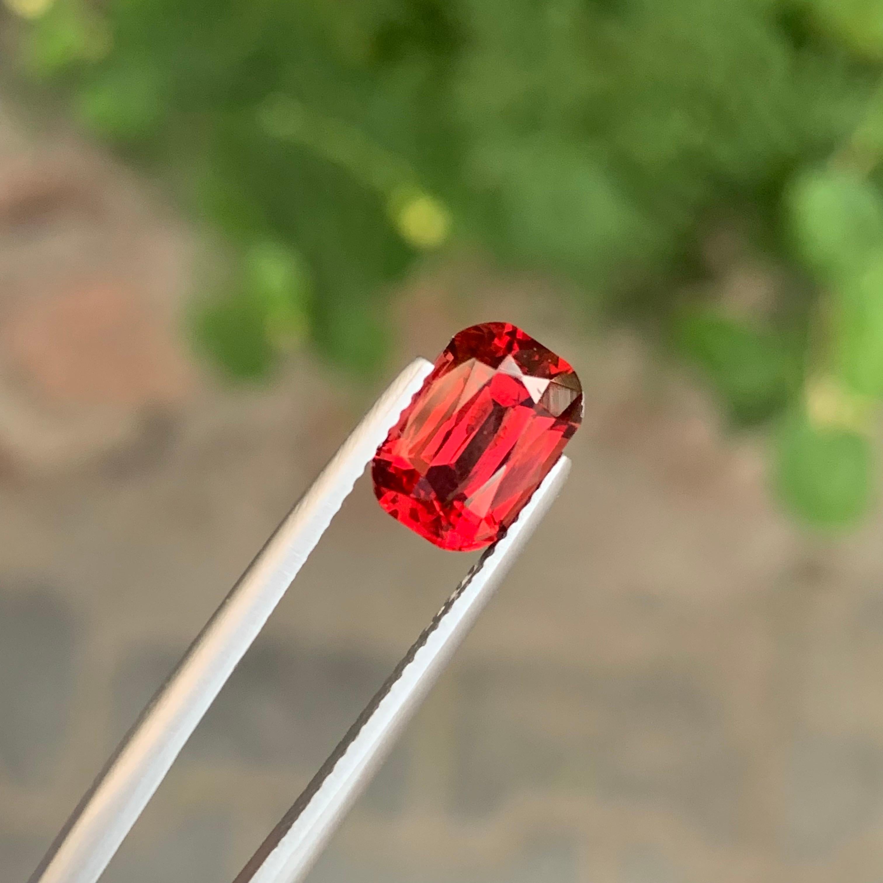 Gema suelta de granate rodolita natural de 2.95 quilates en forma de cojín Corte cojín en venta