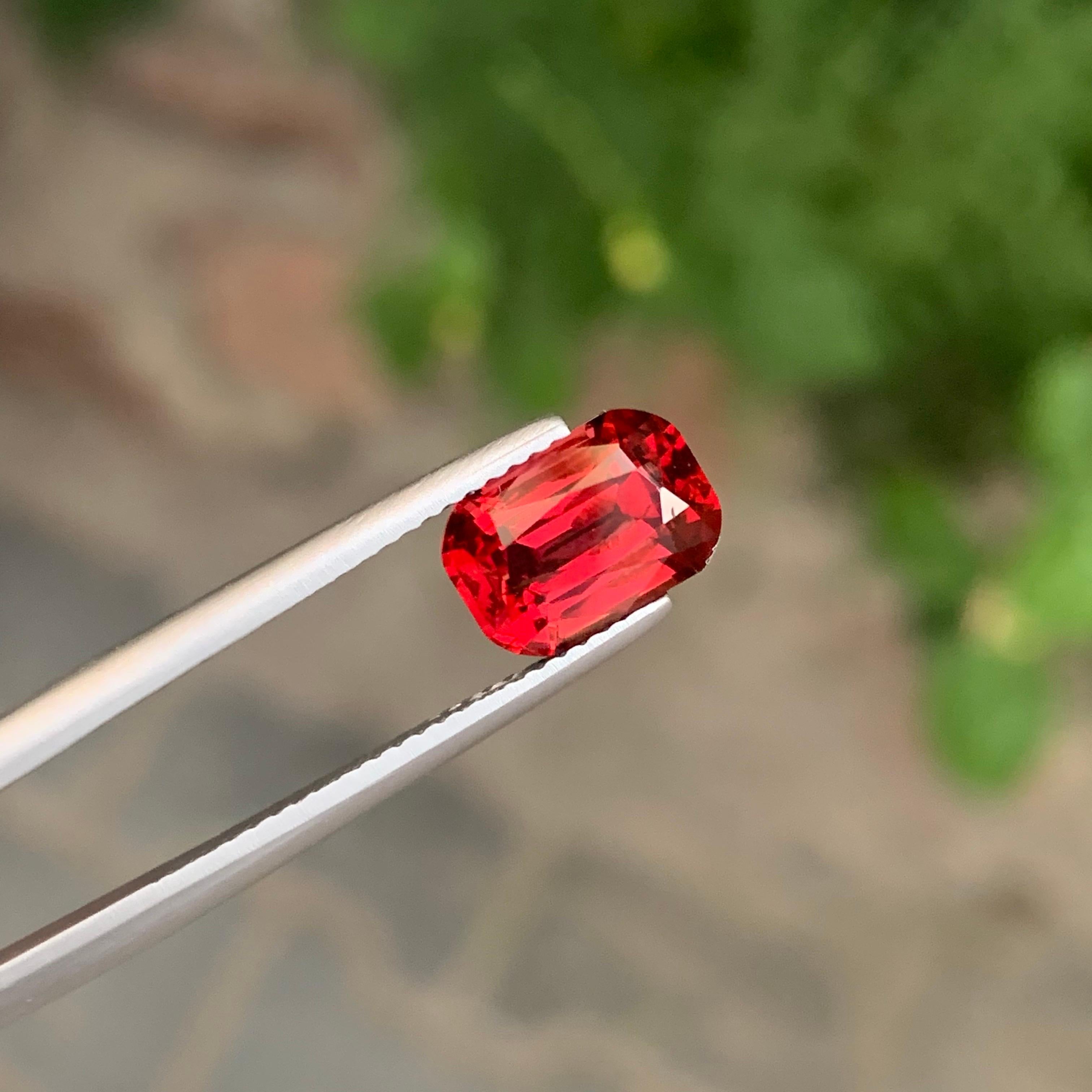 Gema suelta de granate rodolita natural de 2.95 quilates en forma de cojín en venta 3