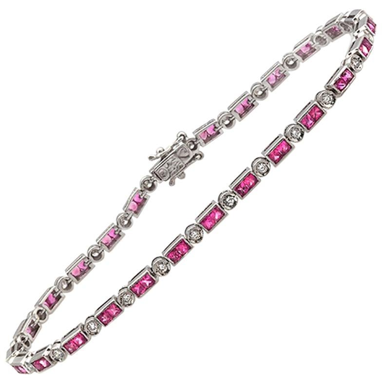 2.95 Carat Natural Pink Sapphire 0.39 Carat Diamonds 18 Karat Gold Bracelet