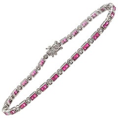 2.95 Carat Natural Pink Sapphire 0.39 Carat Diamonds 18 Karat Gold Bracelet
