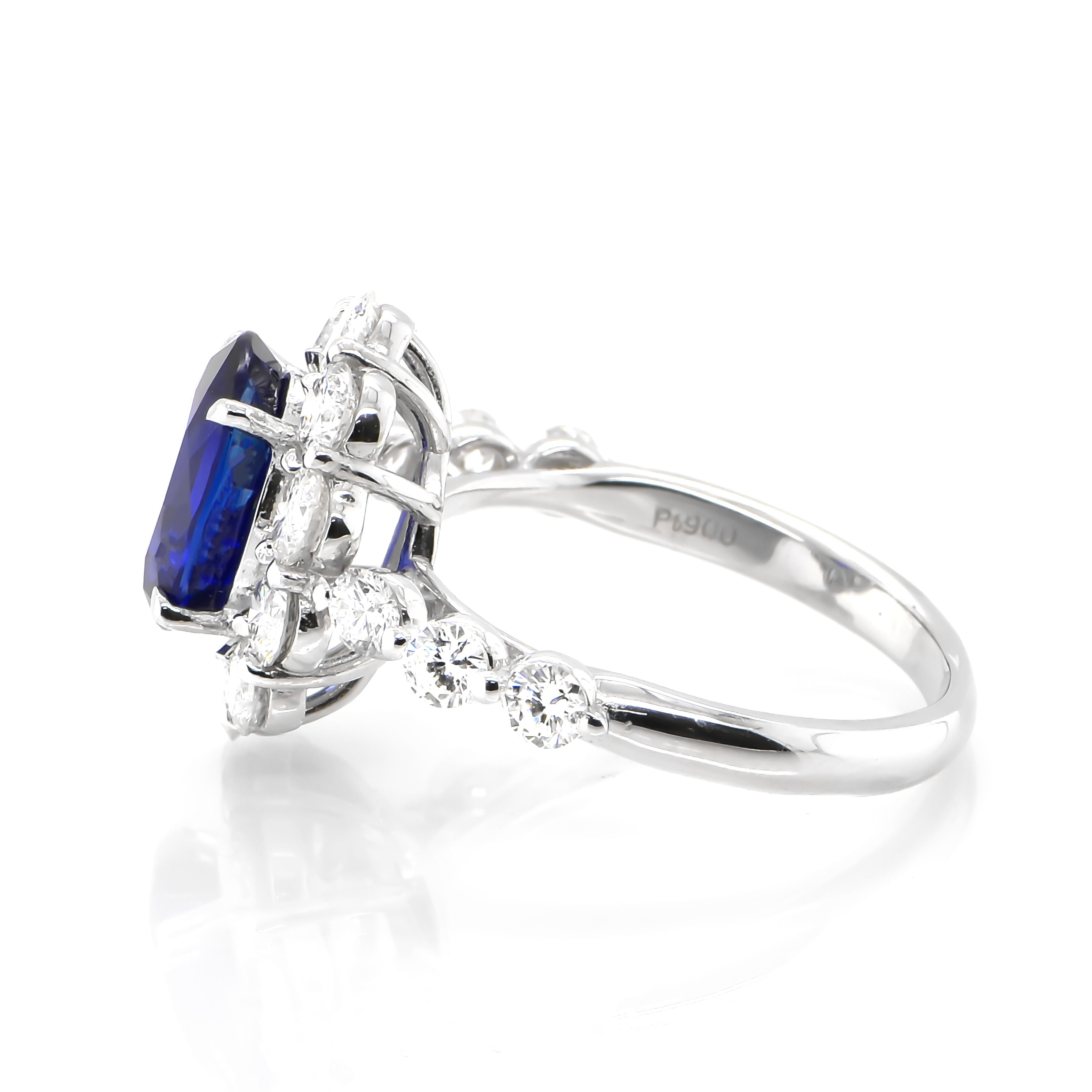 2.95 Carat Natural Royal Blue Sapphire and Diamond Halo Ring Made in Platinum In New Condition For Sale In Tokyo, JP