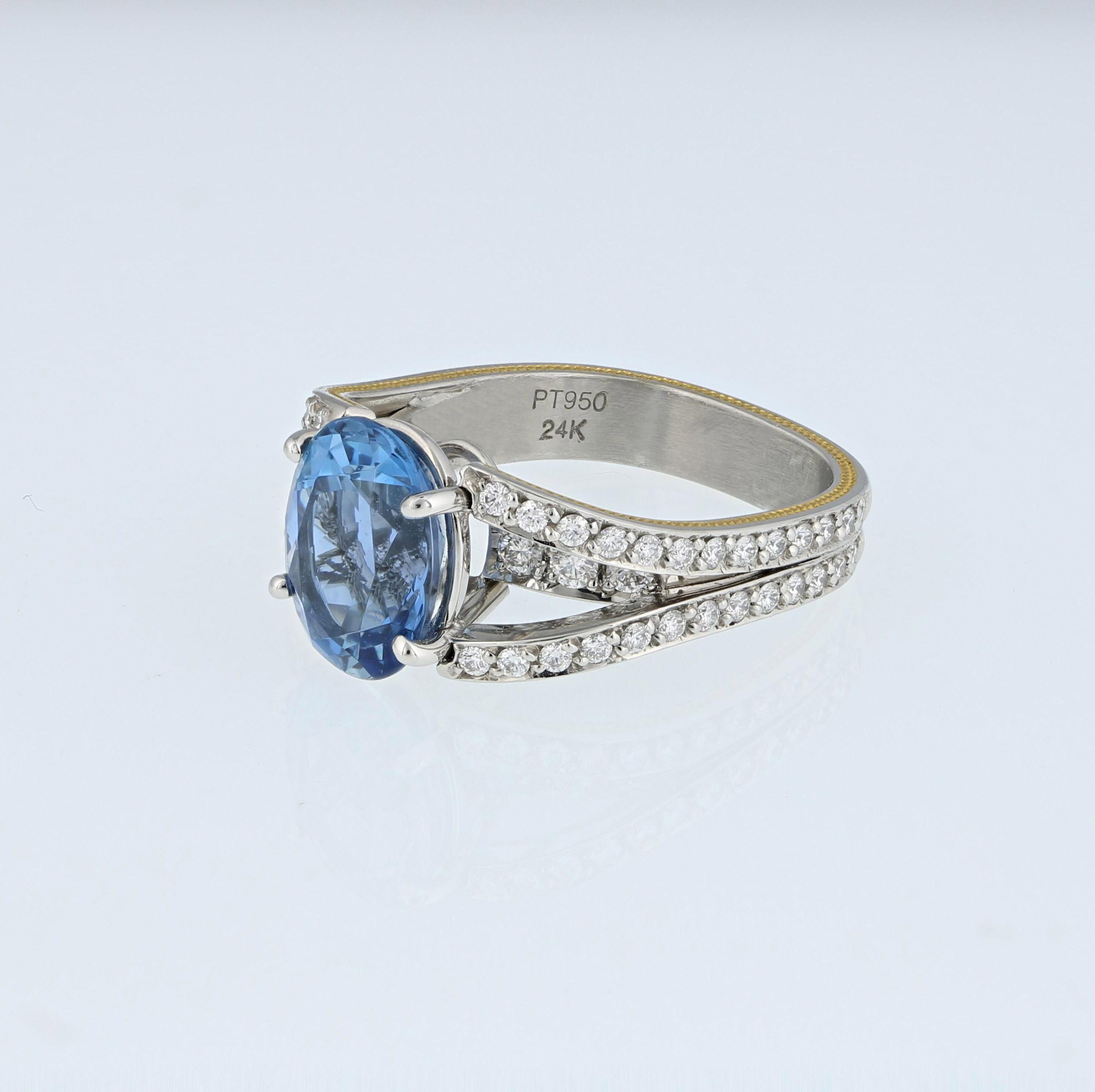 2.95 Carat Oval Aquamarine Ring in Platinum and 24 Karat Gold by Zoltan David In New Condition For Sale In Austin, TX