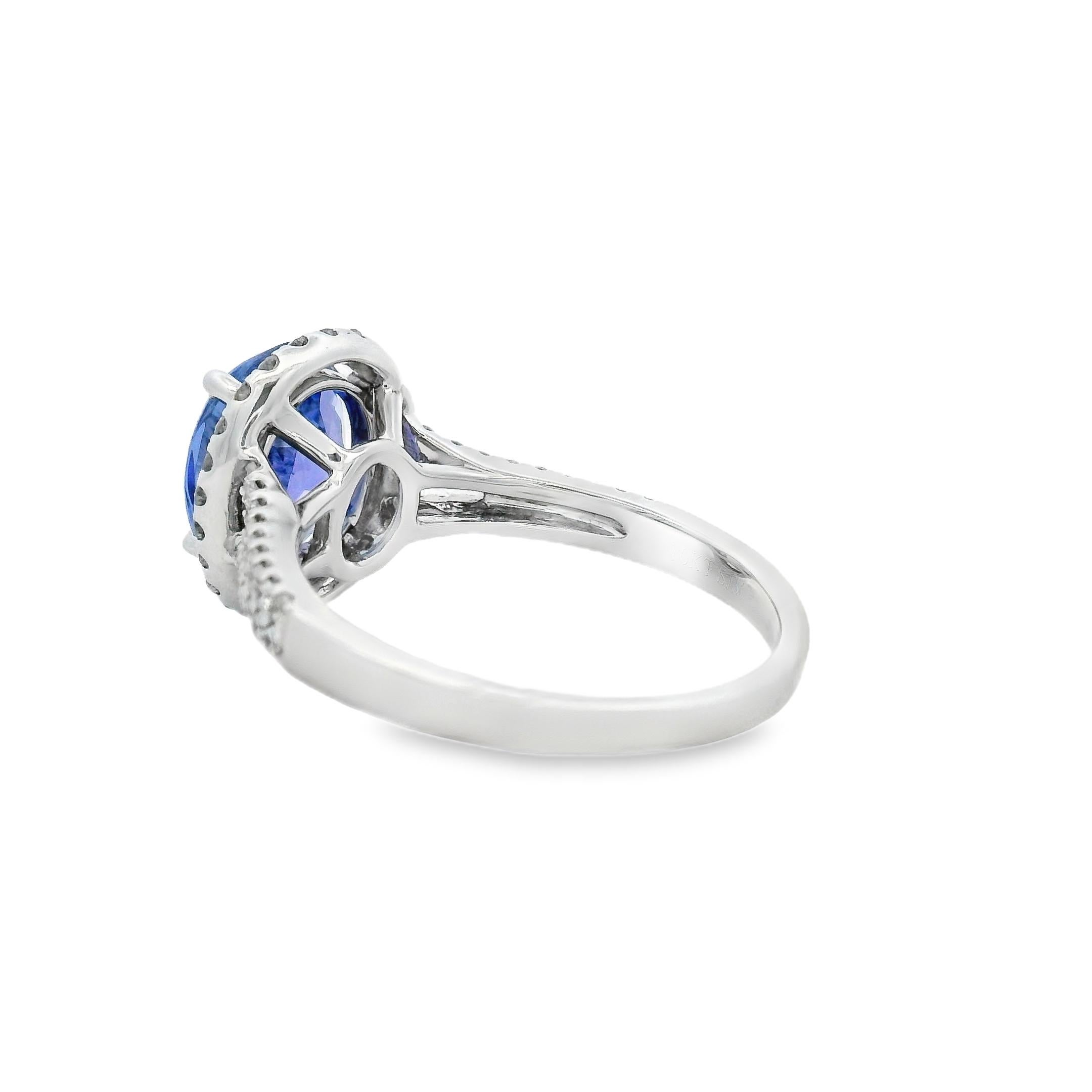 Anillo halo de tanzanita ovalada y diamante de 2,95 quilates en oro blanco de 10 quilates talla 7 Corte oval en venta