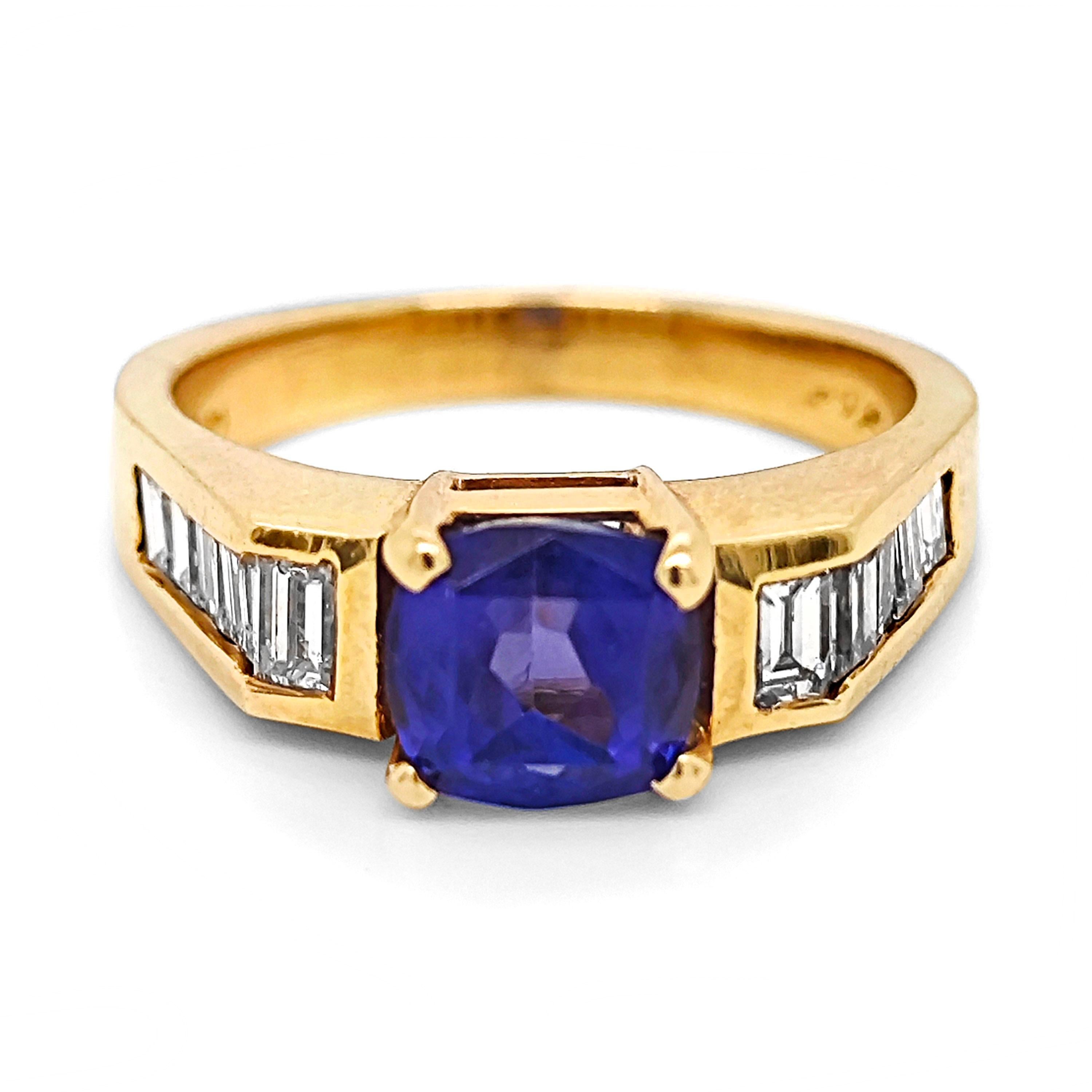 2.95 Carat Tanzanite and  White Diamond Yellow Gold Ring In New Condition For Sale In New York, NY