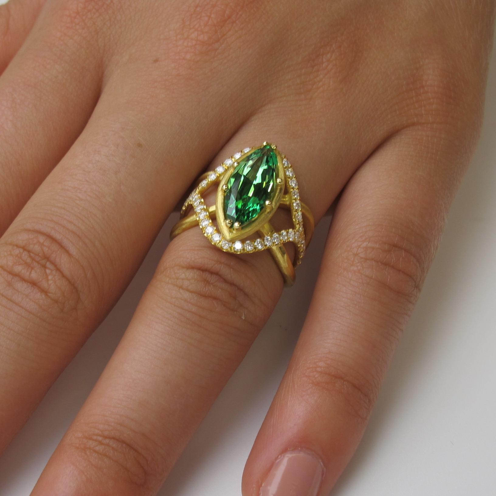Tsavorite Garnet and Diamond Cocktail Ring in Yellow Gold, 2.95 Carats For Sale 5