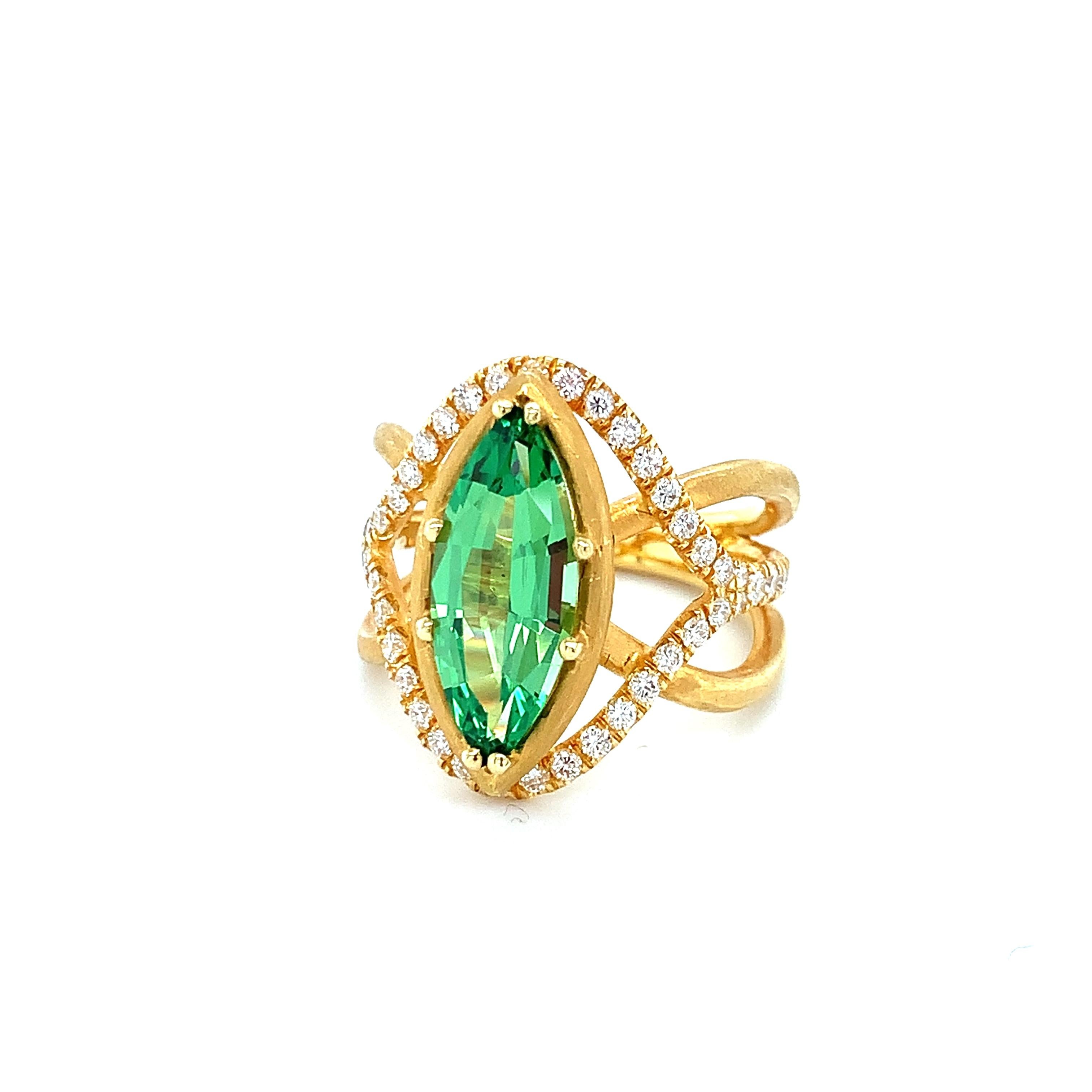 Tsavorite Garnet and Diamond Cocktail Ring in Yellow Gold, 2.95 Carats For Sale 2