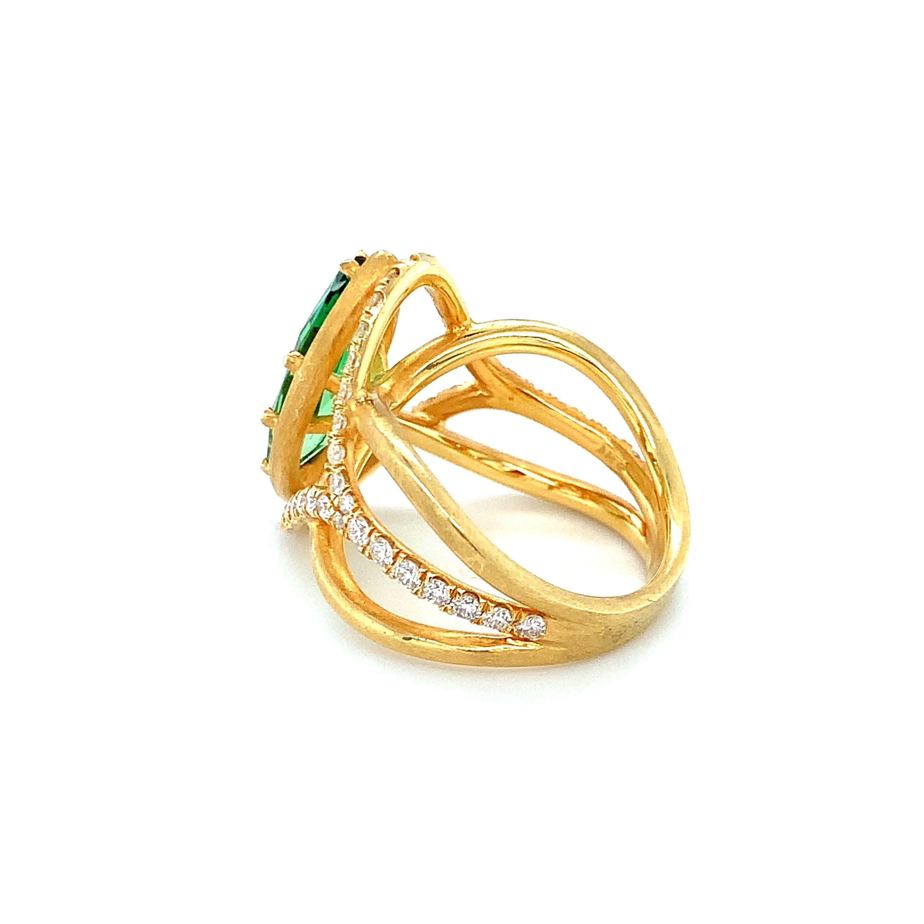 Women's Tsavorite Garnet and Diamond Cocktail Ring in Yellow Gold, 2.95 Carats For Sale
