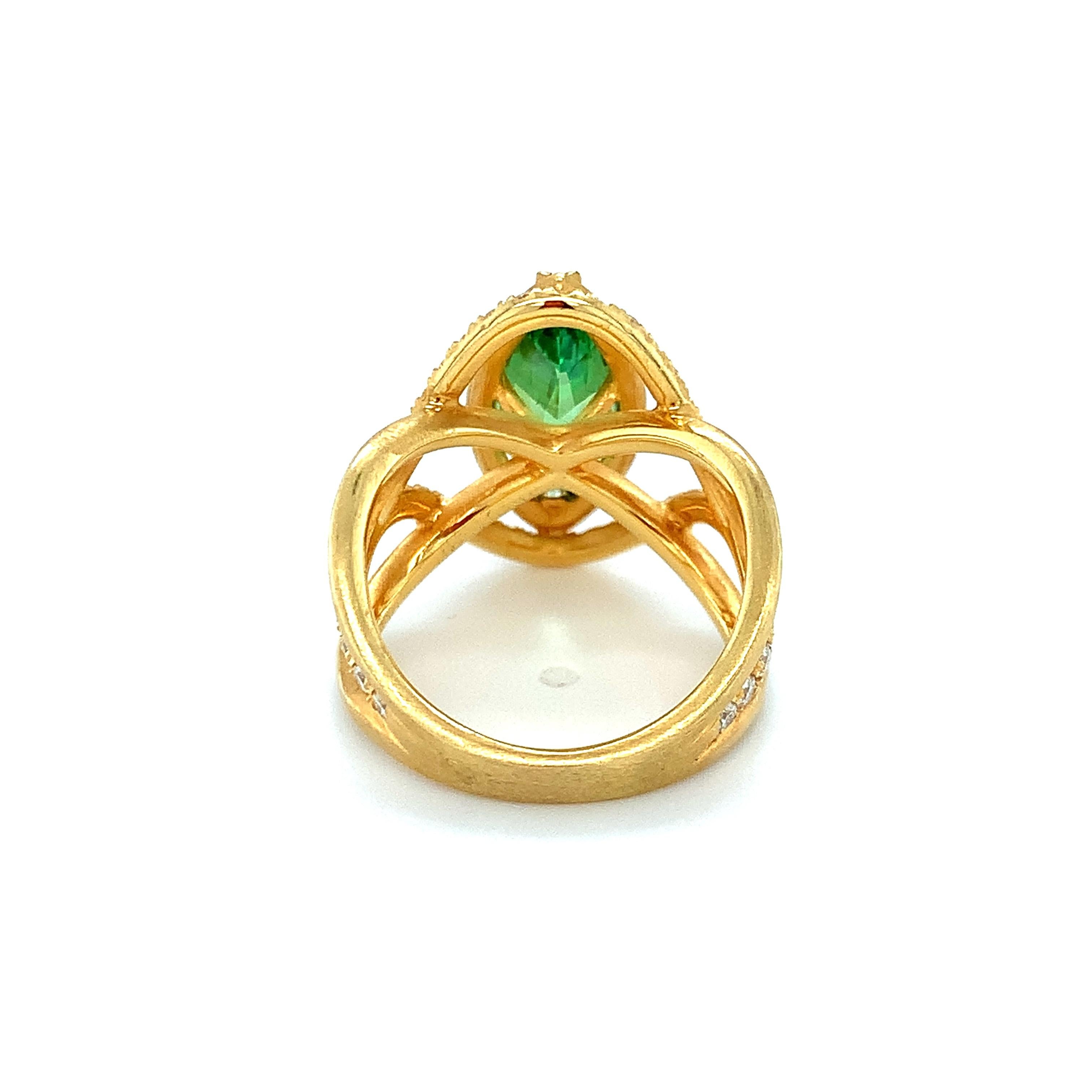Tsavorite Garnet and Diamond Cocktail Ring in Yellow Gold, 2.95 Carats In New Condition For Sale In Los Angeles, CA