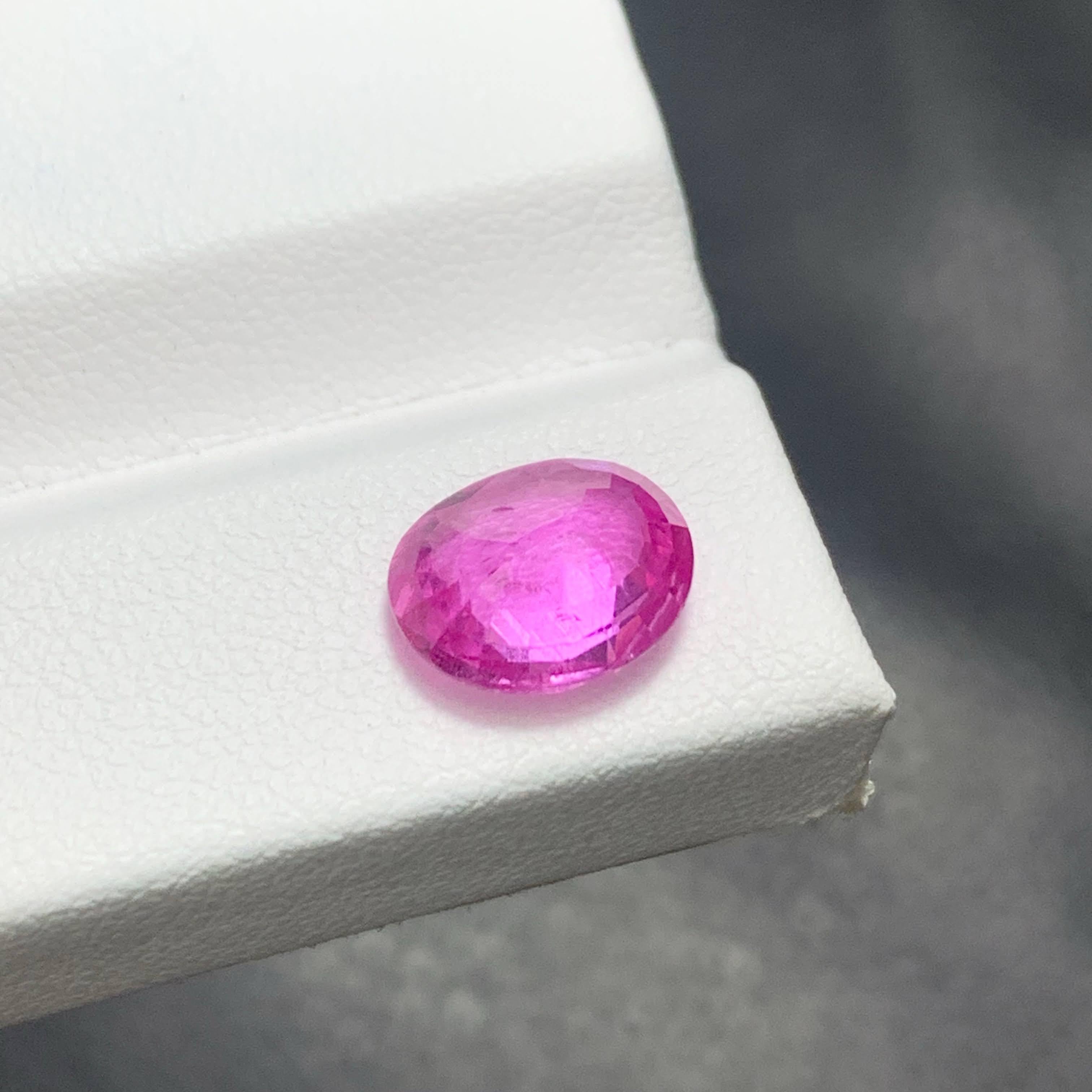 Moderno 2.95 carats Loose Unheated Pink Sapphire Stone Oval Cut Natural Madagascar's Gem in vendita