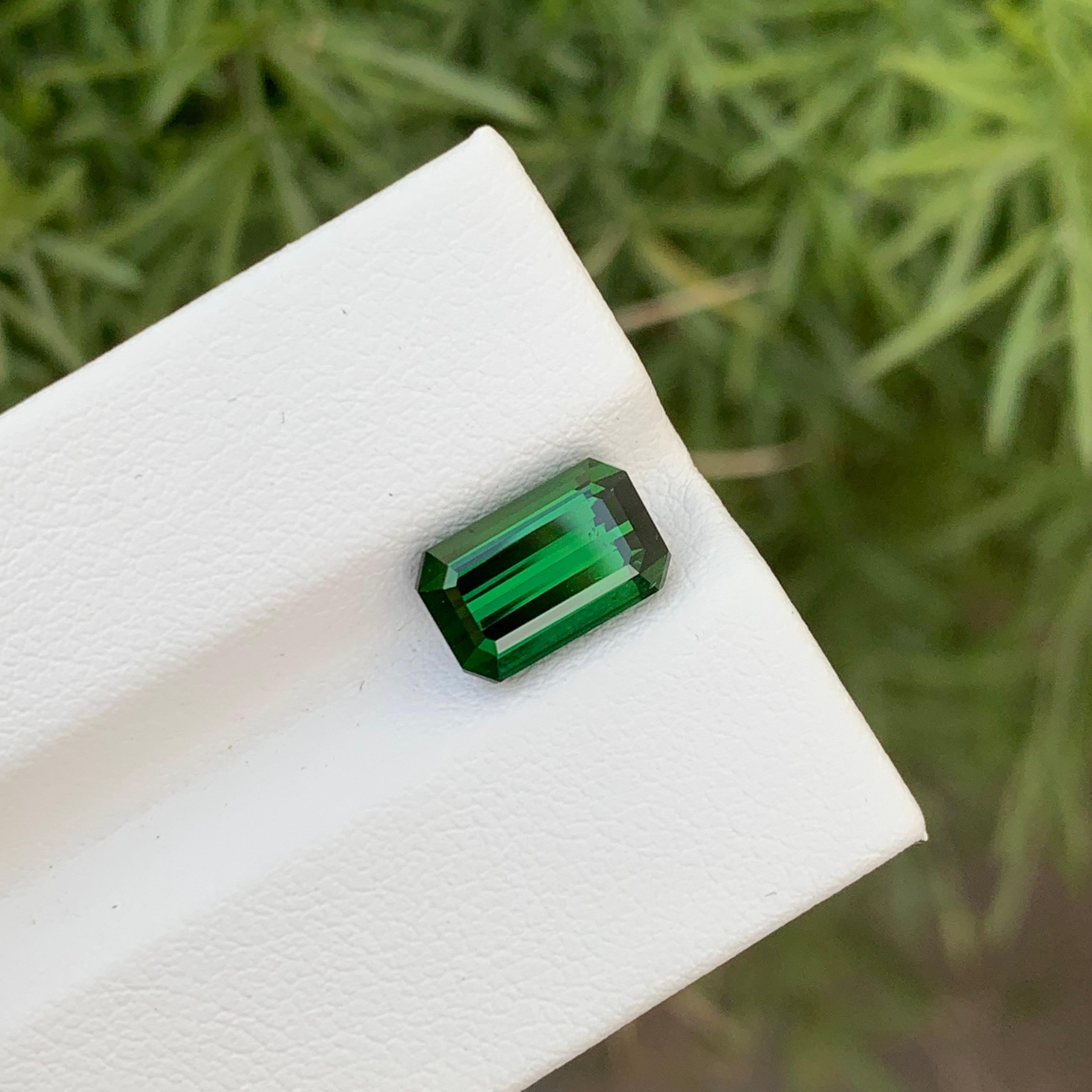 2.95 Carats Natural Loose Green Tourmaline Emerald Shape Gem For Ring  In New Condition For Sale In Peshawar, PK