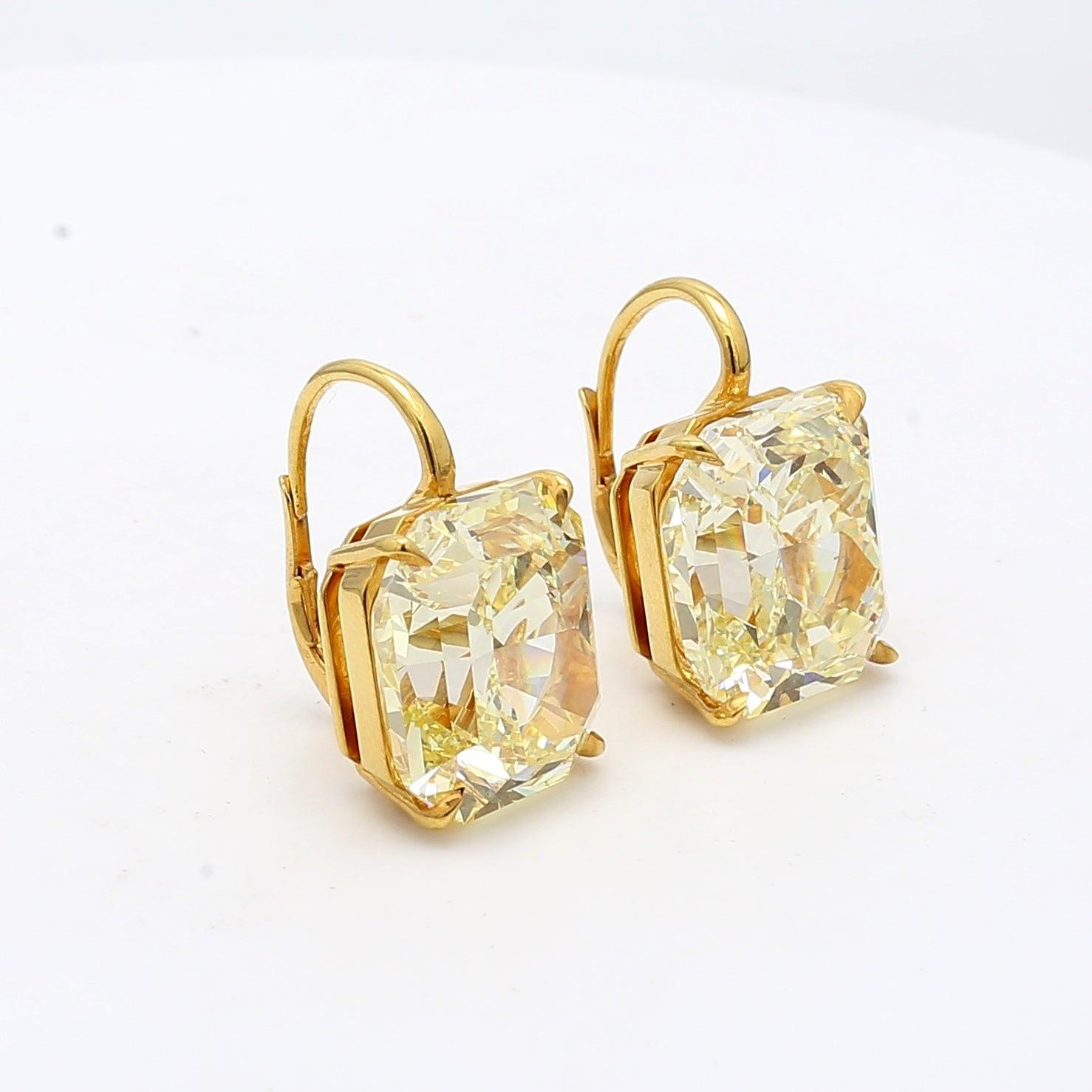 Titre :
29.57 Carat Radiant Cut Fancy Yellow VVS2 Diamond 18 Karat Yellow Gold Dangling Earrings


Le style :
Enchevêtrement


Métal :
Or jaune 18 carats


Pierre précieuse 1 :
Diamant de 14,71 carats


Nombre de pierres :
1


Couleur :
FY


La