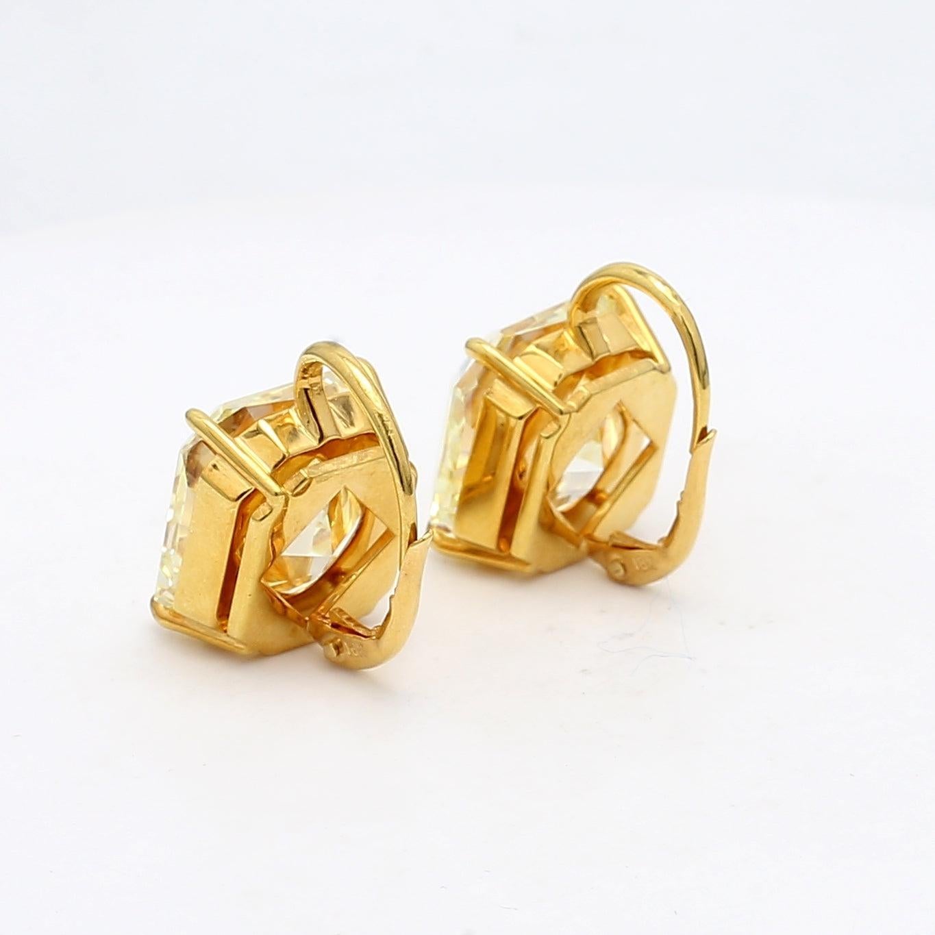 Pendants d'oreilles en or 18 carats avec diamant jaune fantaisie taille radiant 29,57 carats VVS2 en vente 1