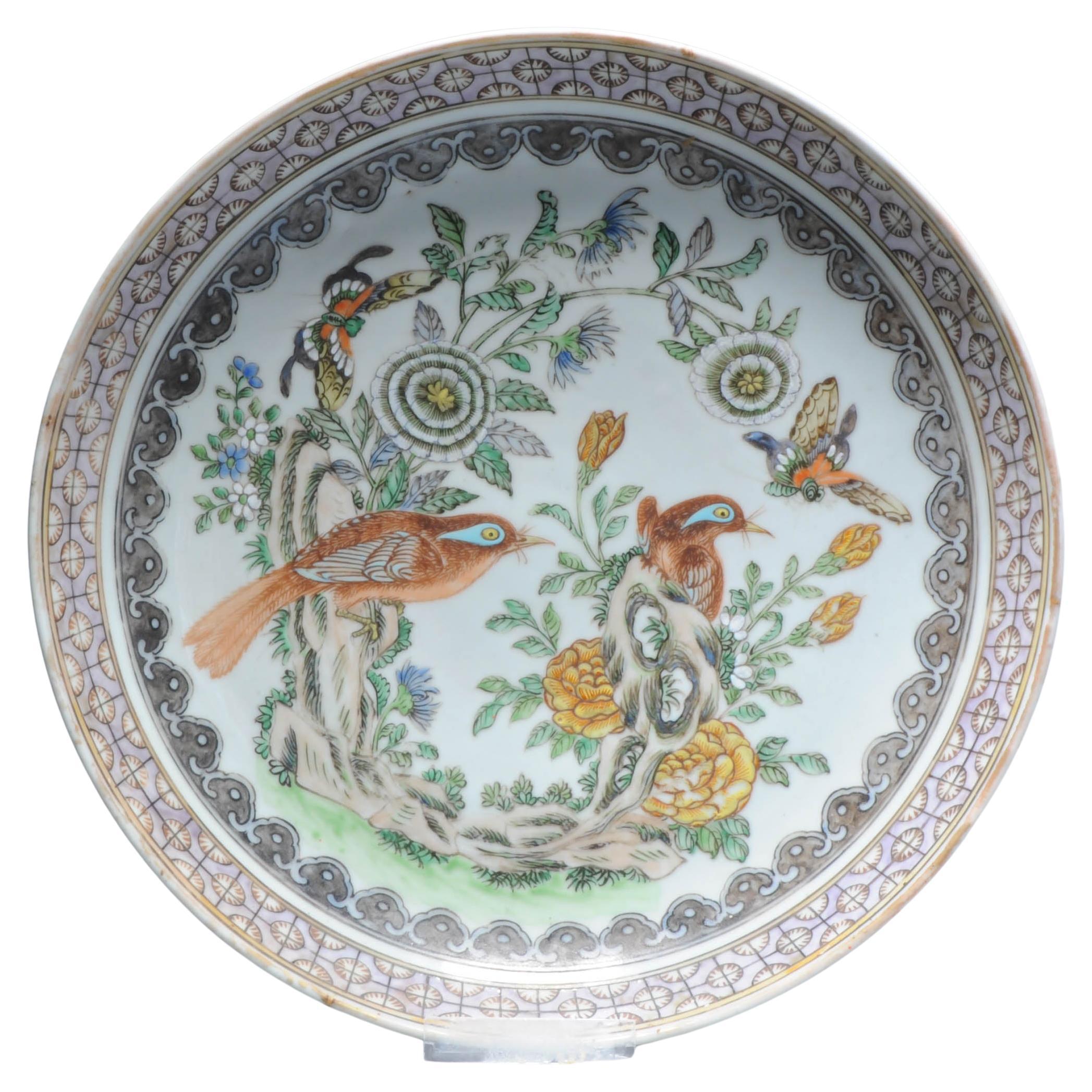 Plat cantonéen ancien du 19e siècle, orné d'oiseaux, de papillons et de fleurs