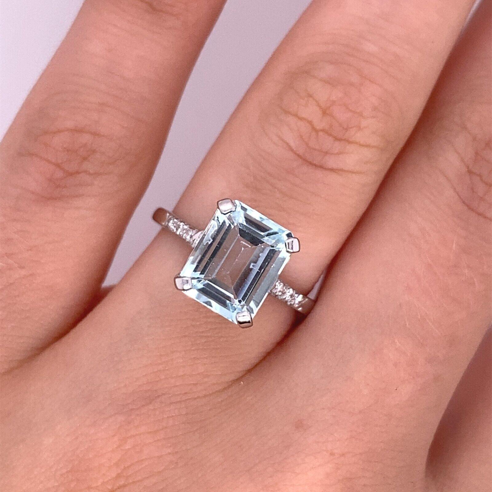 2.95ct Emerald Cut Aquamarine Set in 18ct White Gold Ring with Diamonds For Sale 3