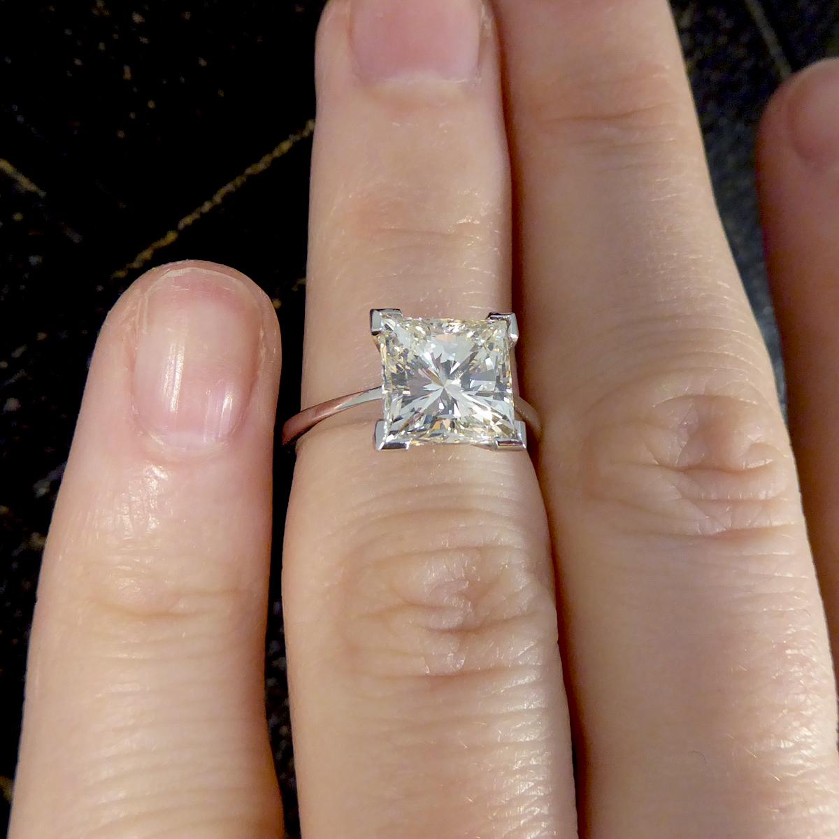 Women's or Men's 2.95 Carat Princess Cut Diamond Solitaire Engagement Ring in 18 Carat White Gold