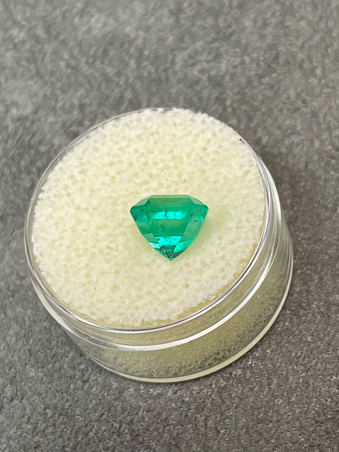 2,95 ct Esmeralda Muzo corte Asscher verde medio rica genuina piedra de nacimiento de mayo en Nuevo estado para la venta en Jupiter, FL