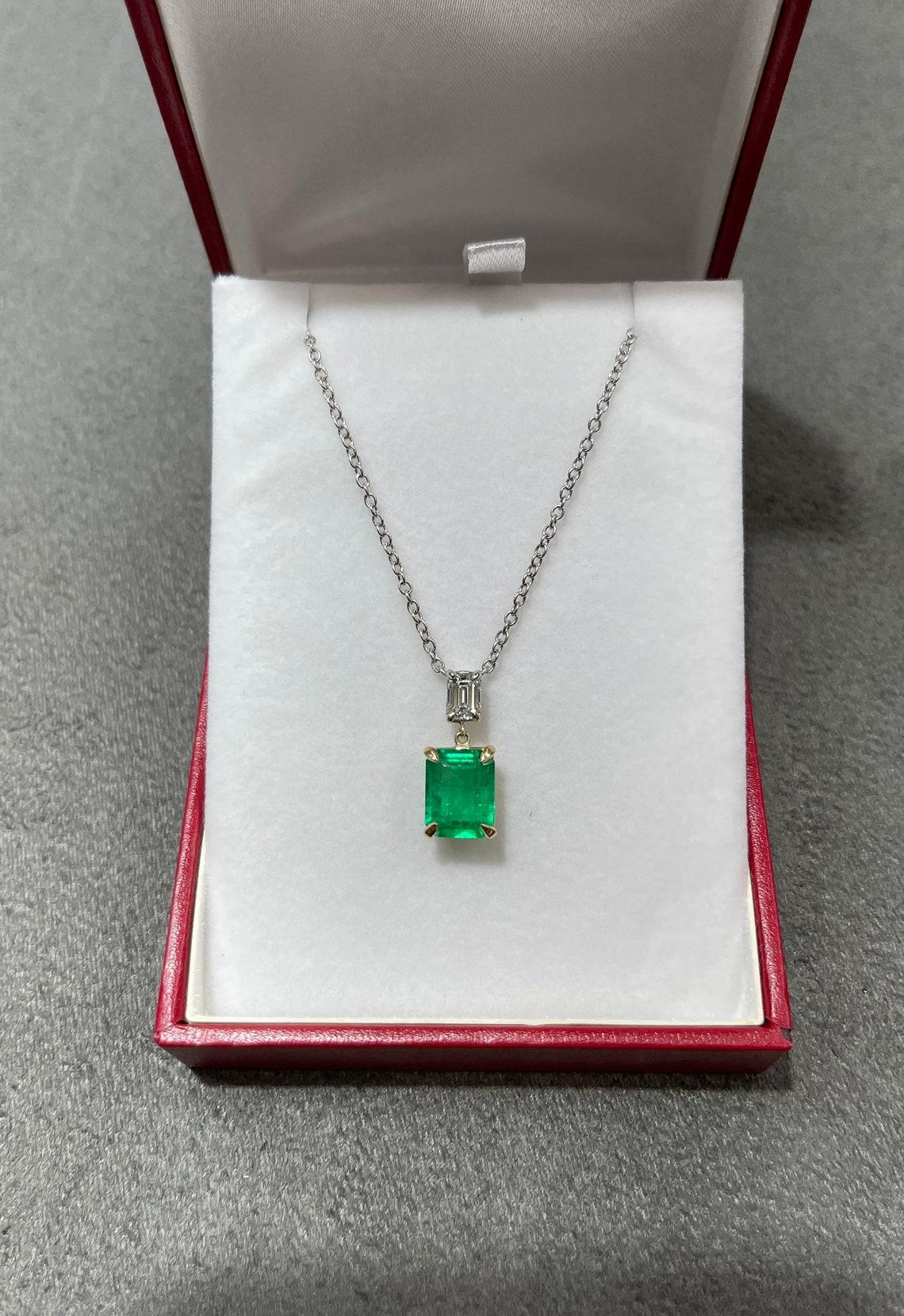 Modern 2.95tcw 18K Colombian Emerald & Emerald Diamond Dangle Necklace For Sale