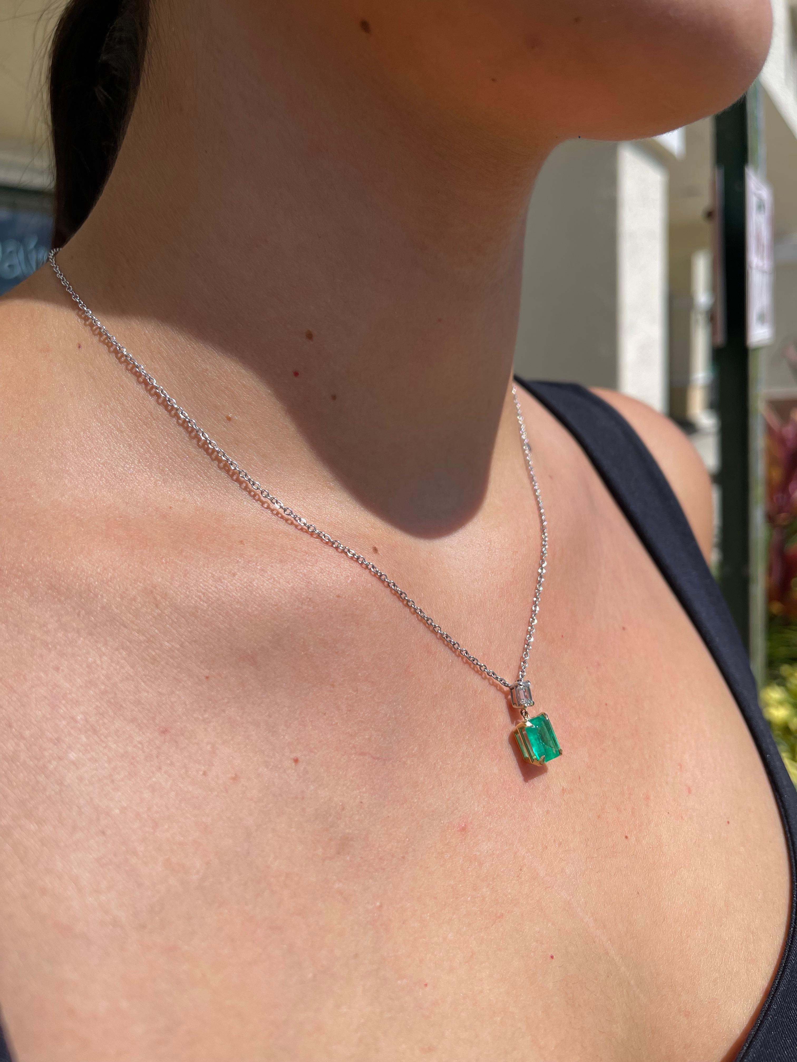 2.95tcw 18K Colombian Emerald & Emerald Diamond Dangle Necklace For Sale 1