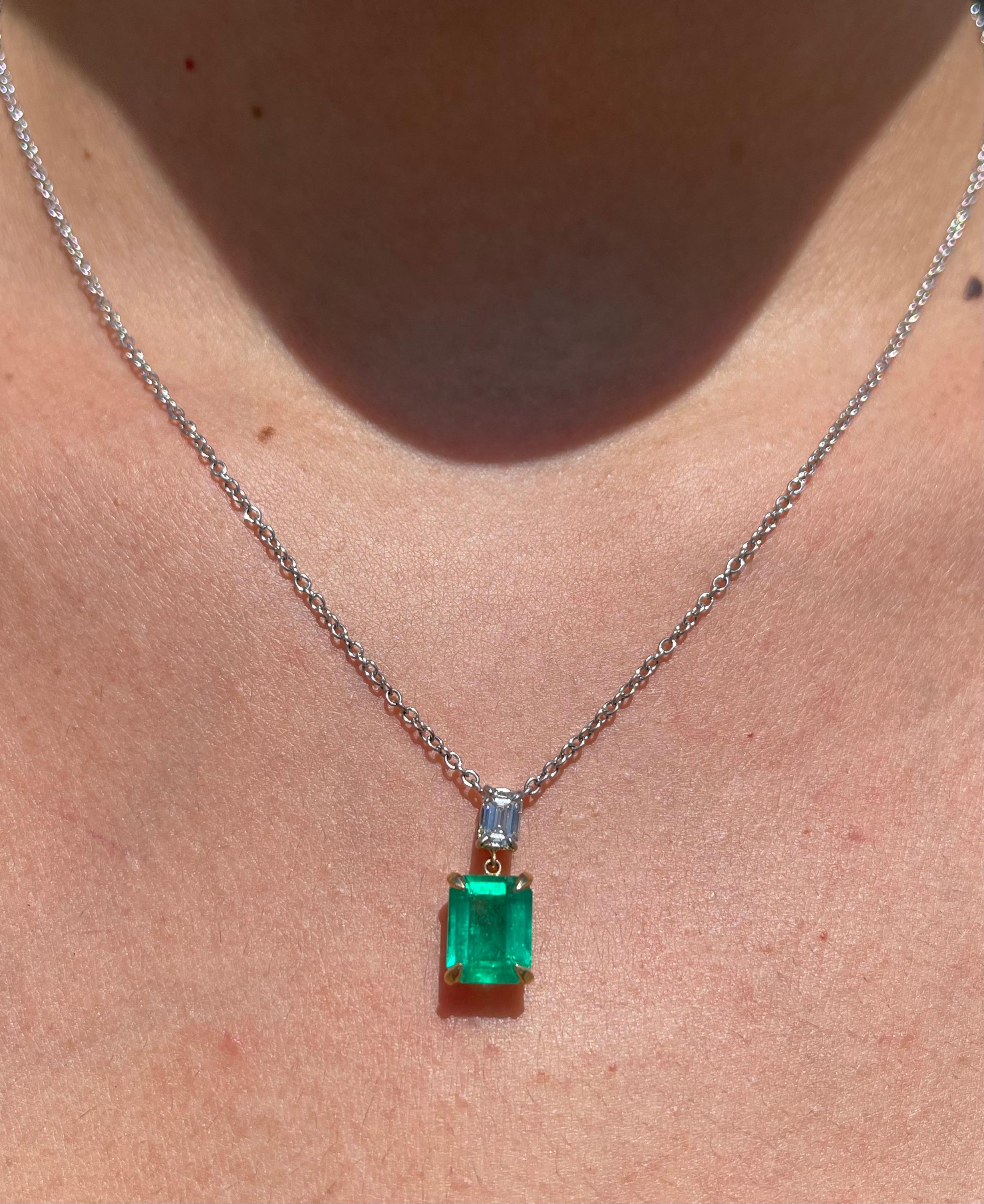 2.95tcw 18K Colombian Emerald & Emerald Diamond Dangle Necklace For Sale 2