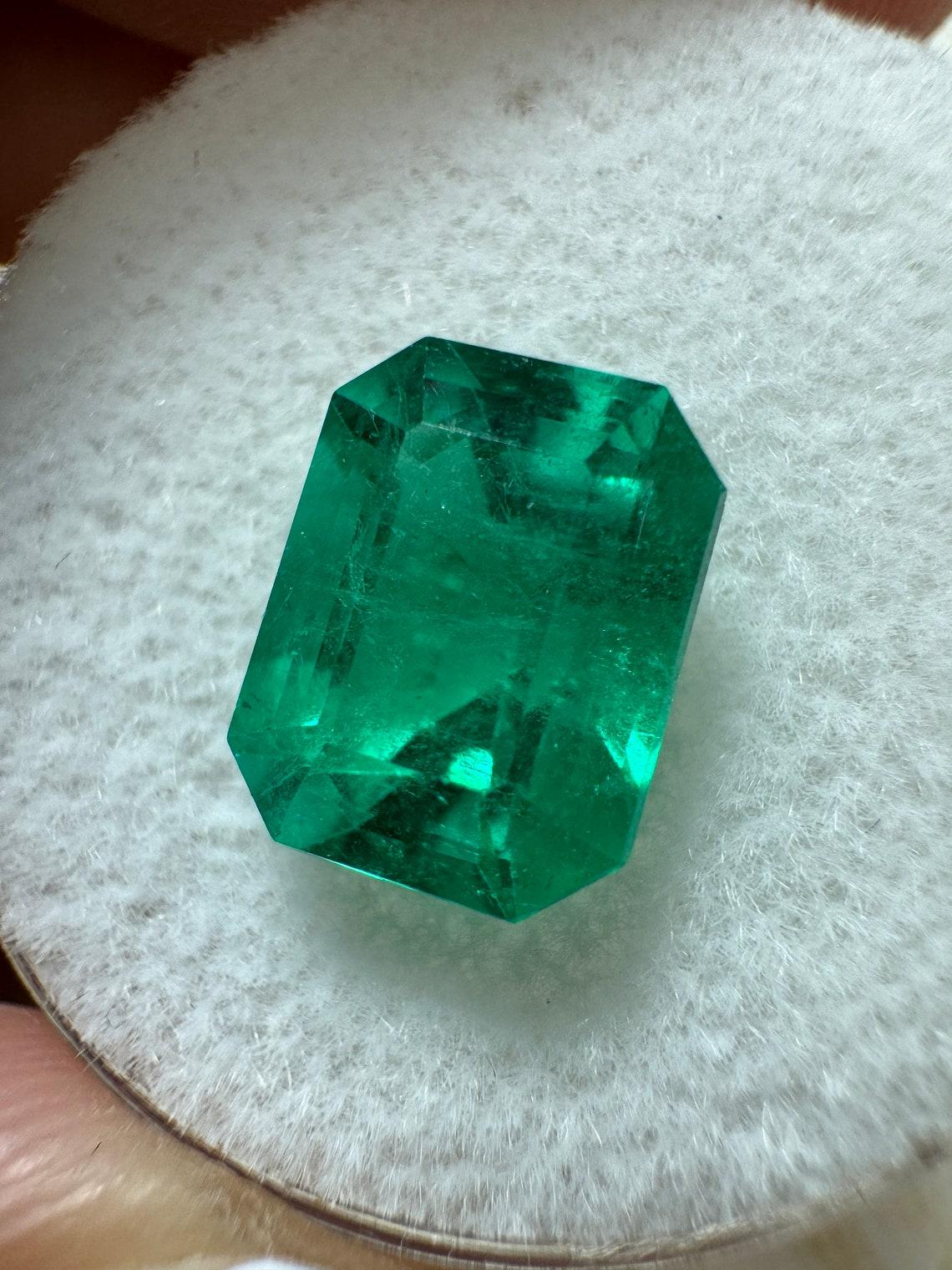Moderno 2,96 Carati 10x7,5 Verde bluastro intenso Smeraldo colombiano sfuso - Taglio smeraldo maggio in vendita